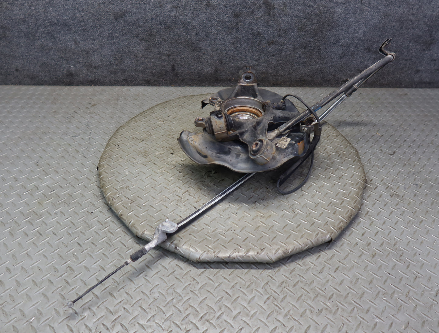 99-01 Toyota Crown JZS175 Rear Left Knuckle Wheel Hub Bearing 51K Miles OEM