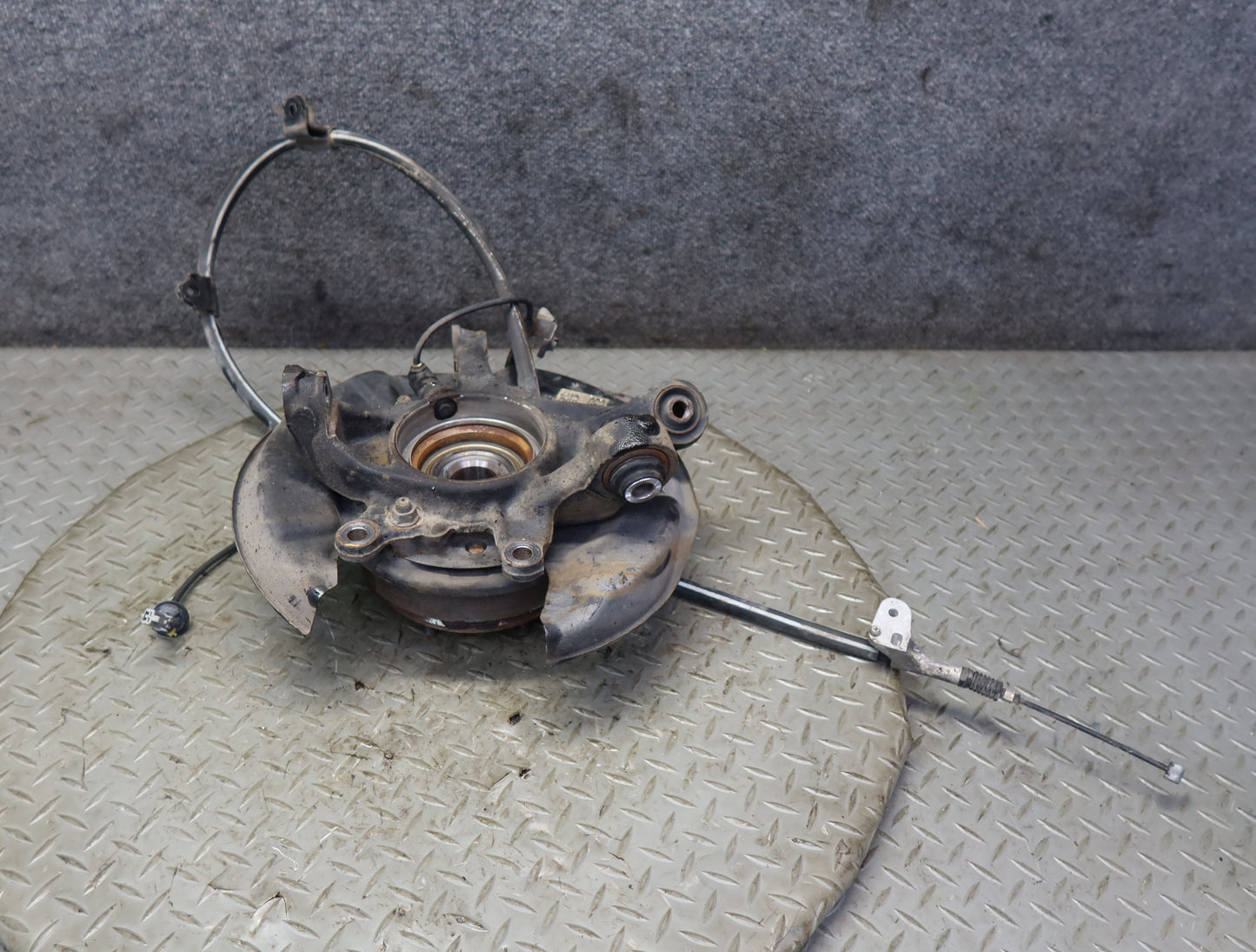 99-01 Toyota Crown JZS175 Rear Left Knuckle Wheel Hub Bearing 51K Miles OEM