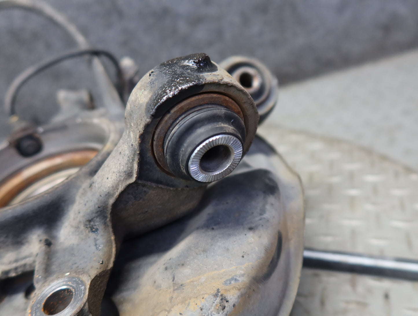 99-01 Toyota Crown JZS175 Rear Left Knuckle Wheel Hub Bearing 51K Miles OEM