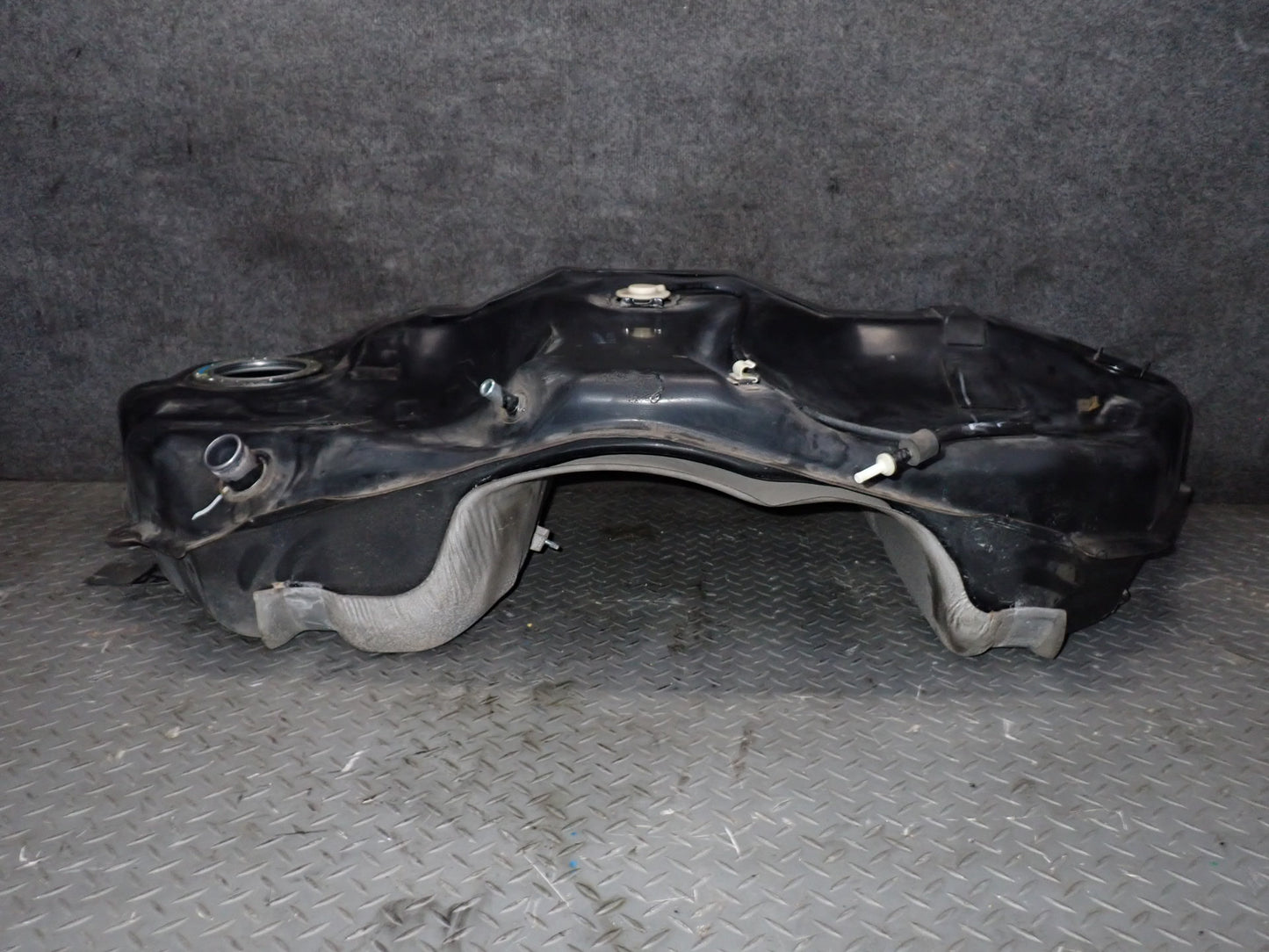 99-01 Toyota Crown JZS175 Fuel Gas Tank Assembly 51K Miles OEM
