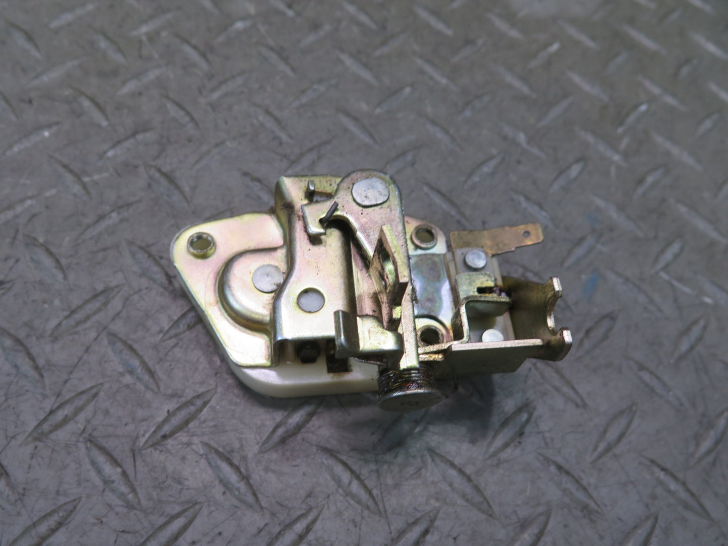 84-86 Nissan Z31 300ZX 2+0 Rear Trunk Lock Latch Actuator OEM