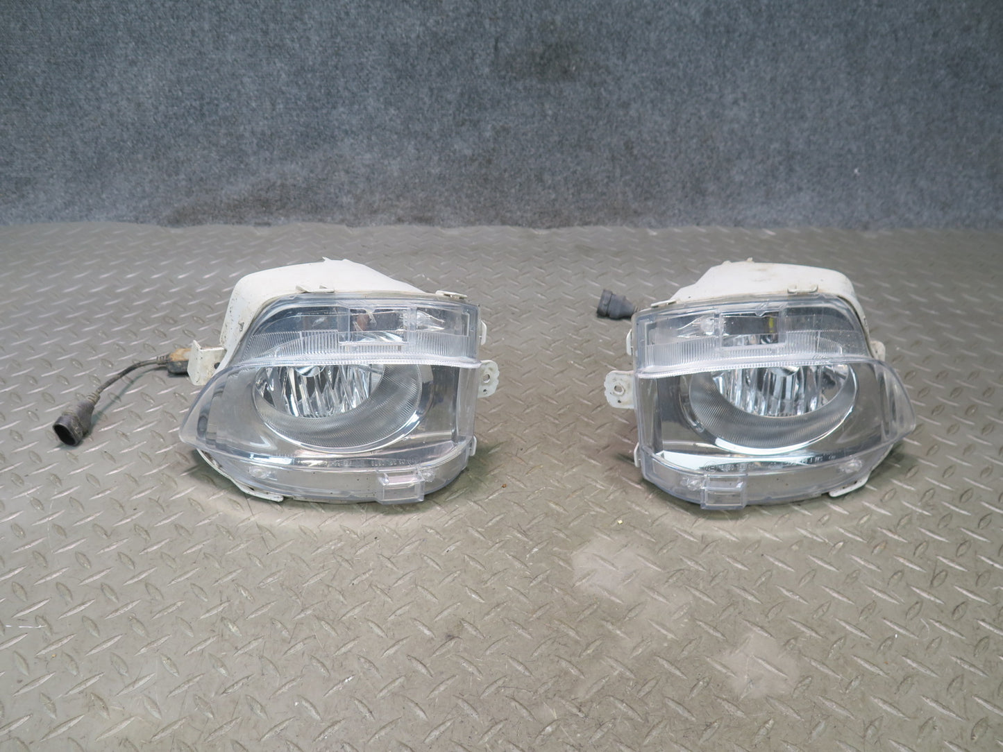 10-12 Lexus XF40 LS460 RHD Set of 2 Front Left & Right Fog Light Lamp Koito OEM