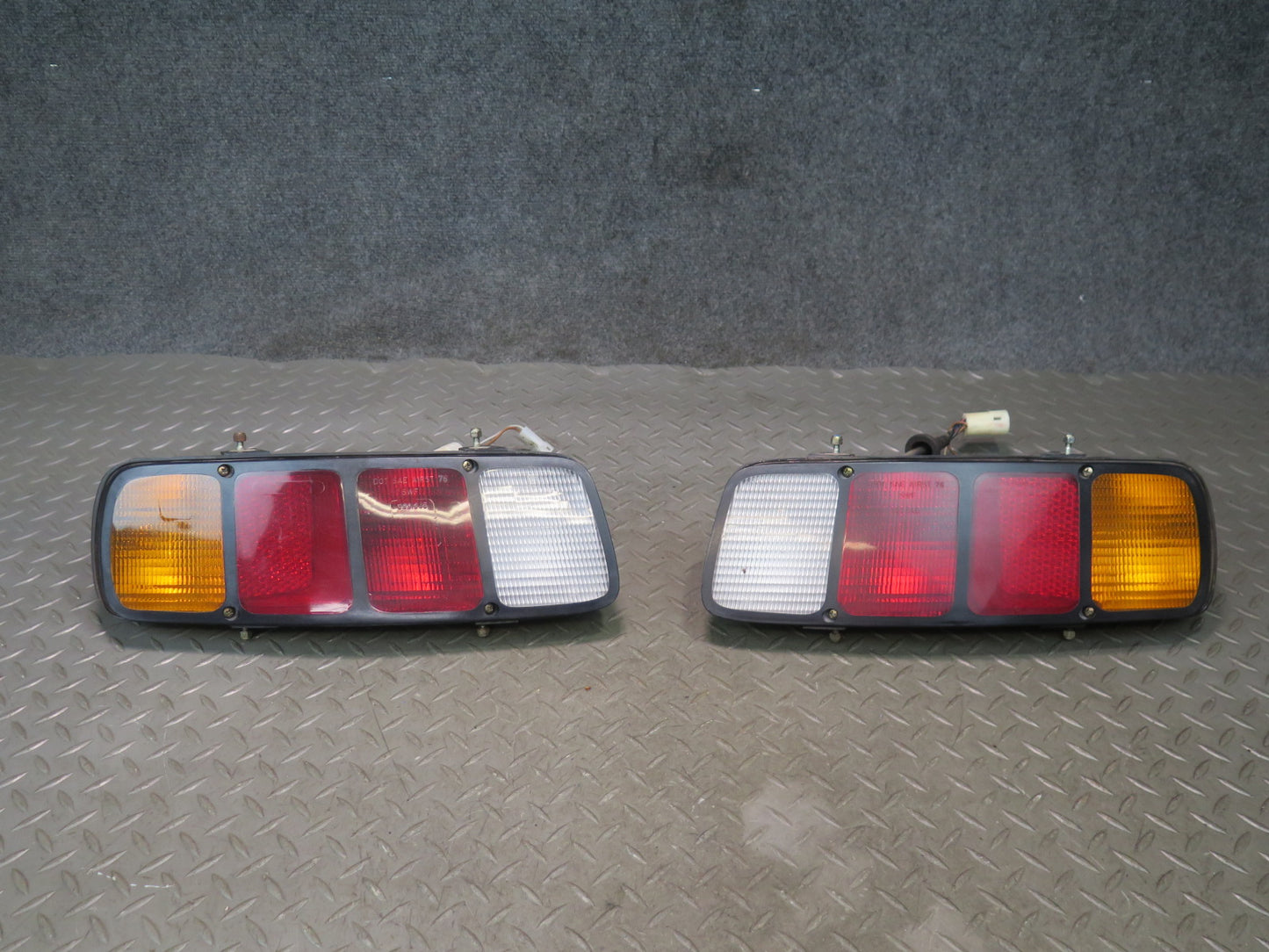 1978-1986 Porsche 928 S Rear Left & Right Side Tail Brake Light Lamp Set