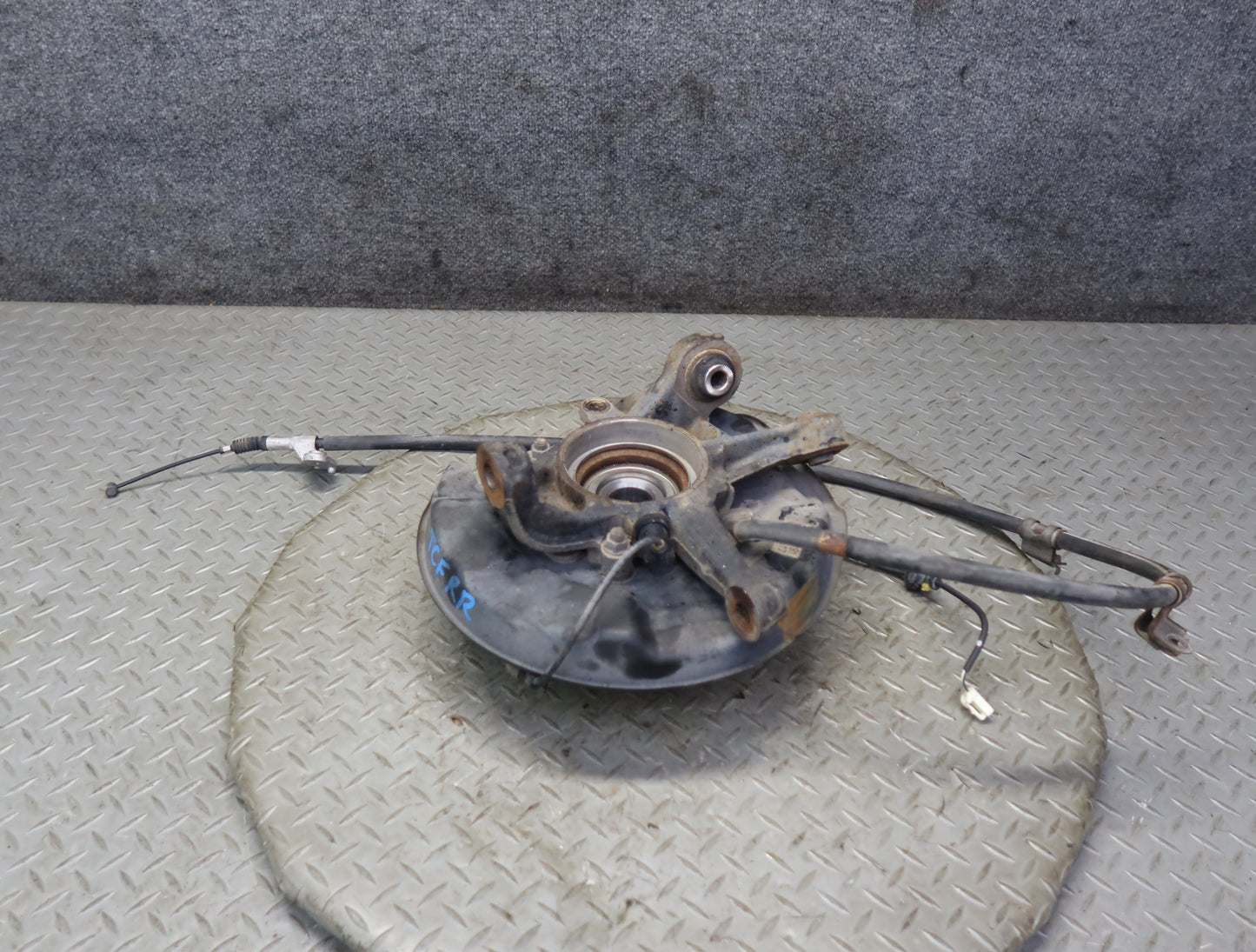 99-01 Toyota Crown JZS175 Rear Right Knuckle Wheel Hub Bearing 51K Miles OEM