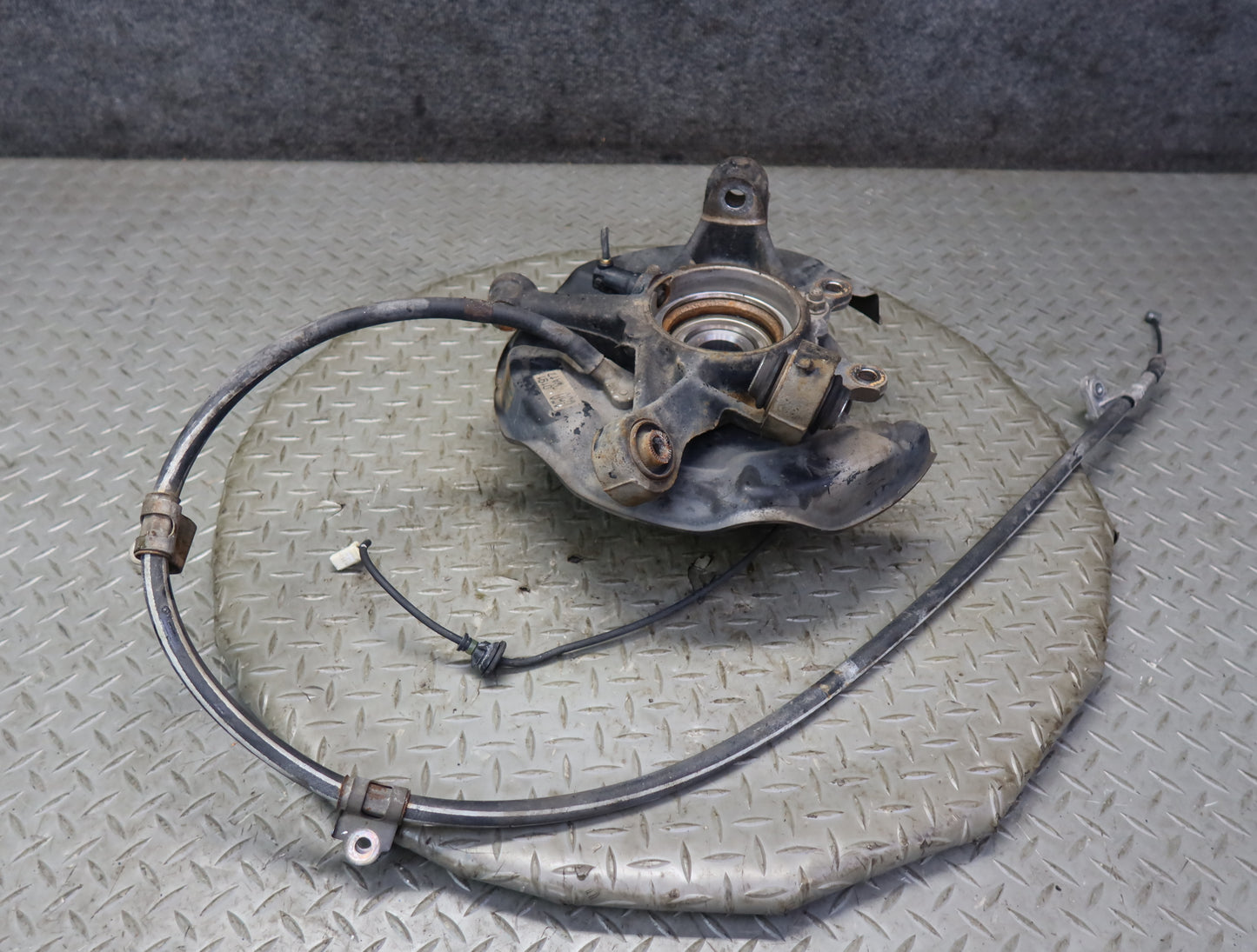 99-01 Toyota Crown JZS175 Rear Right Knuckle Wheel Hub Bearing 51K Miles OEM
