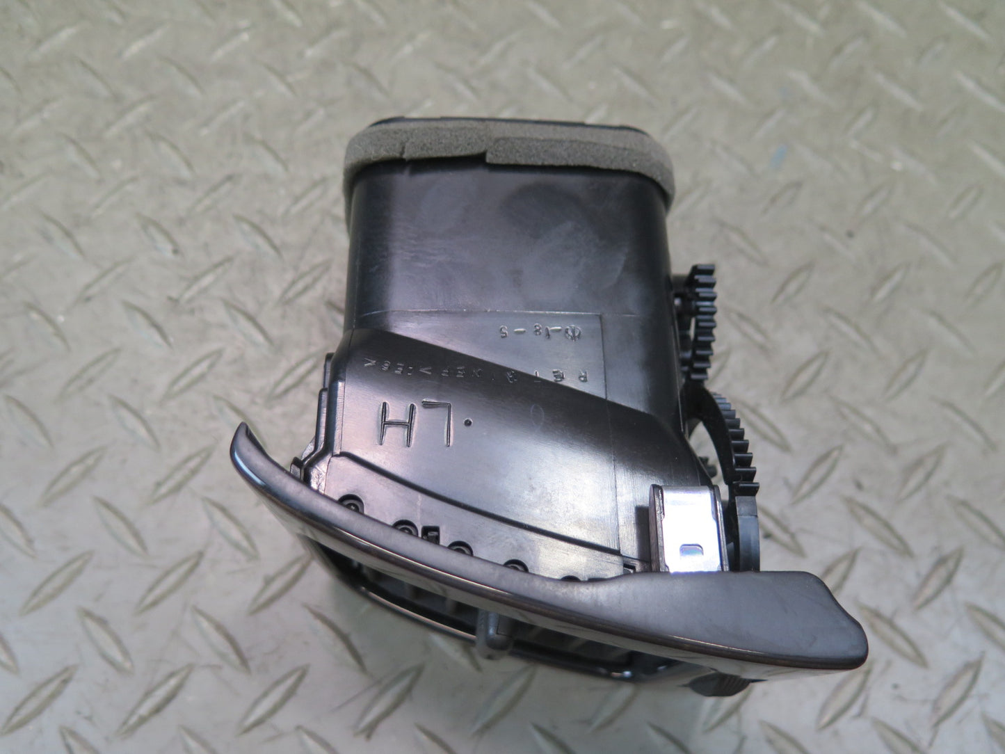 02-10 Lexus UZZ40L SC430 Dash Center Left A/C Heater Air Vent w Wood Trim OEM