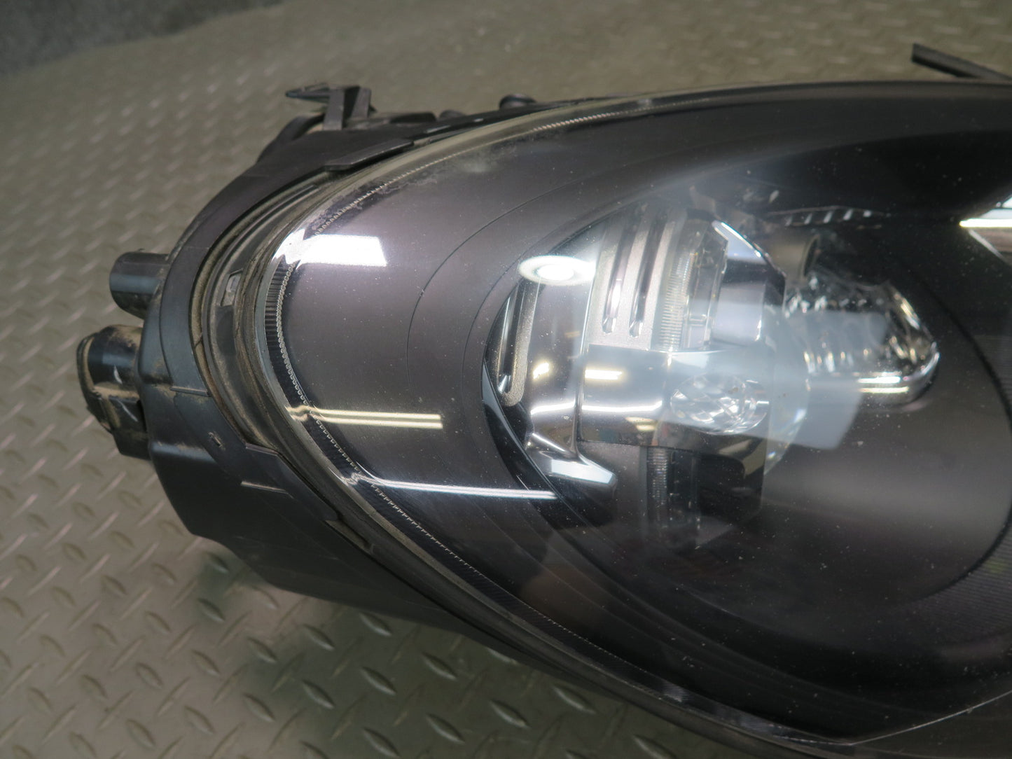 2011-2014 Porsche Cayenne 958 Front Right Xenon AFS HID Headlight Lamp