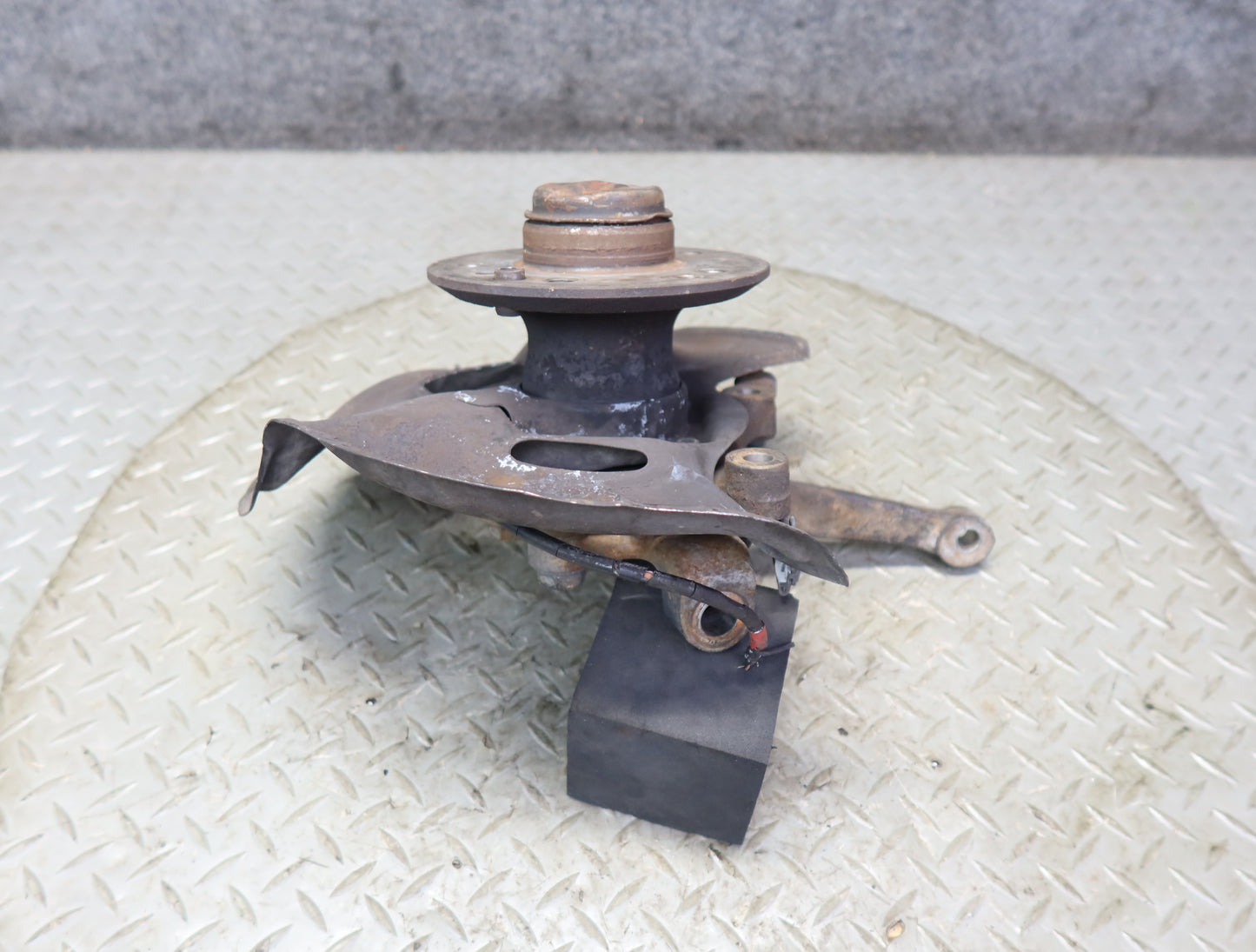 86-89 Mercedes R107 560SL Front Left Spindle Knuckle Wheel Hub Bearing 86K OEM