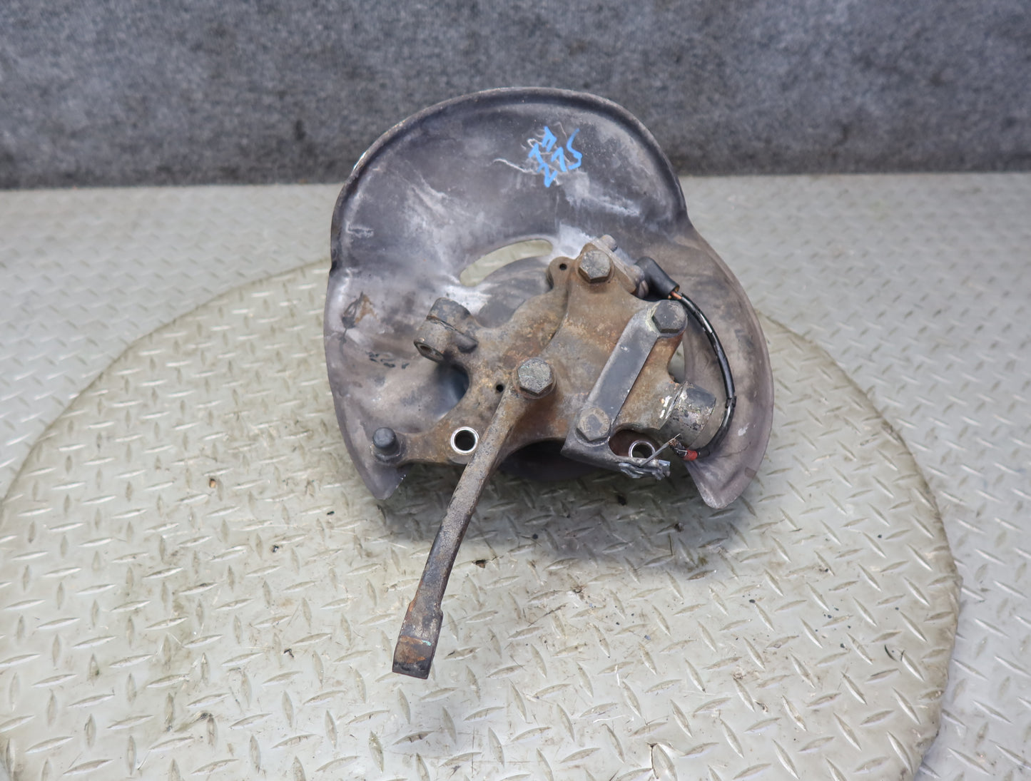 86-89 Mercedes R107 560SL Front Left Spindle Knuckle Wheel Hub Bearing 86K OEM