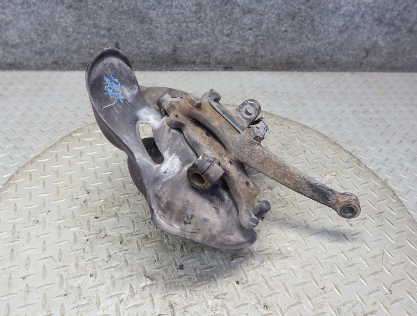 86-89 Mercedes R107 560SL Front Left Spindle Knuckle Wheel Hub Bearing 86K OEM