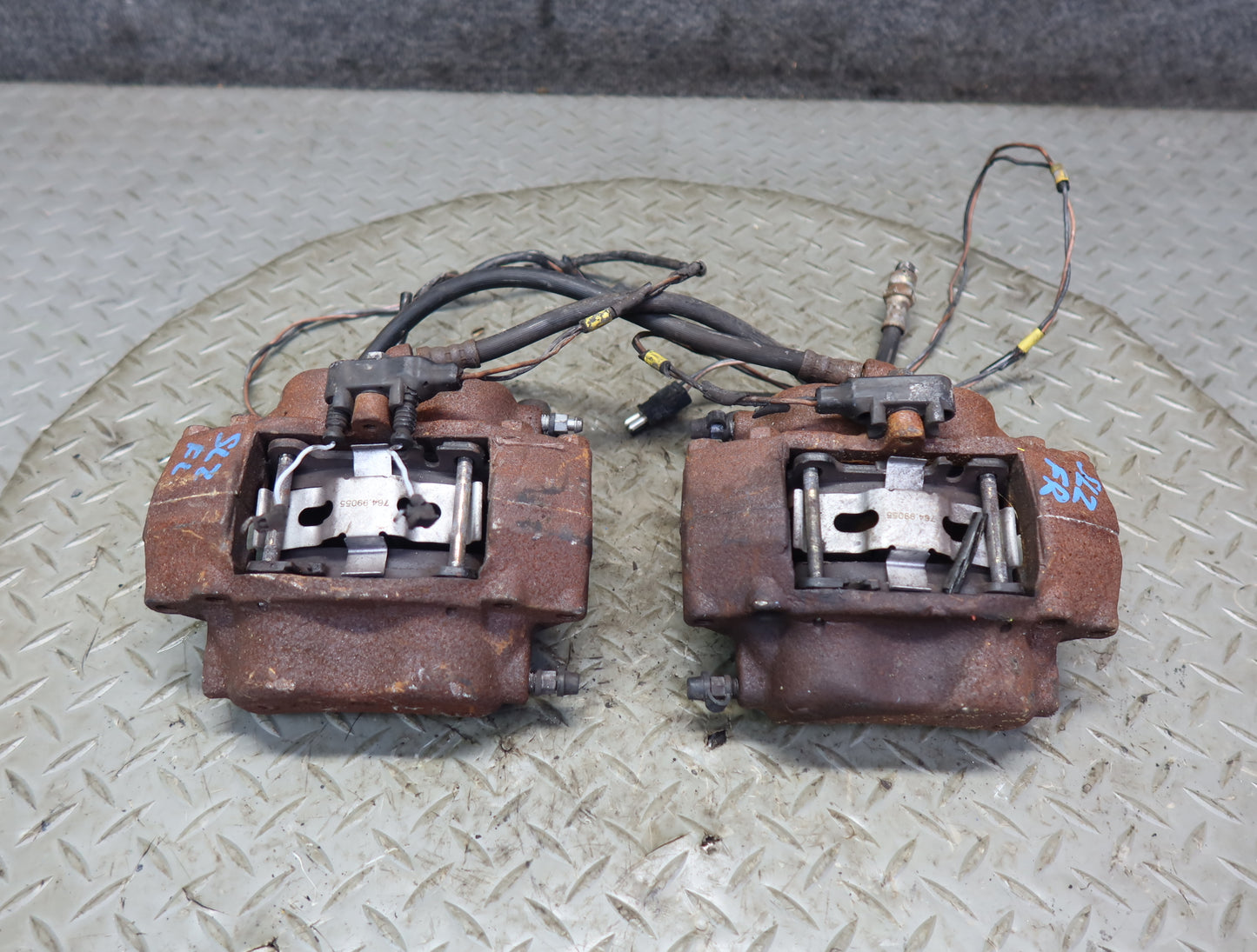 86-89 Mercedes R107 560SL Set of 2 Front Left & Right Brake Caliper OEM