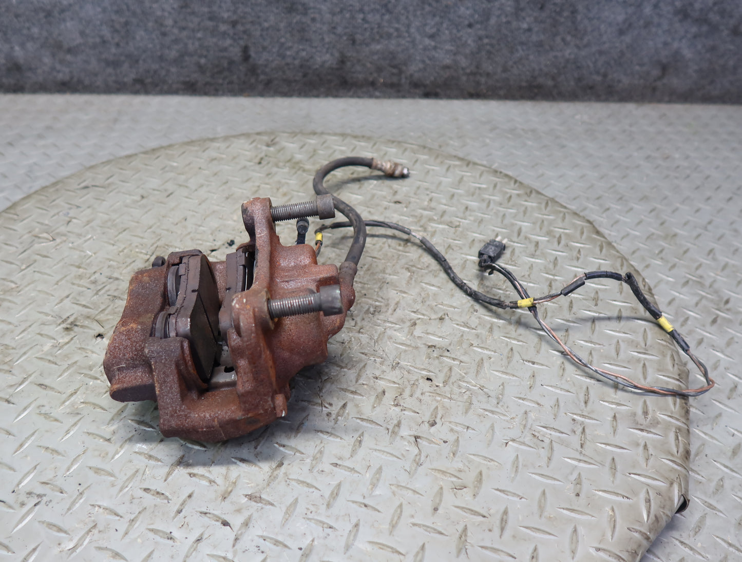 86-89 Mercedes R107 560SL Set of 2 Front Left & Right Brake Caliper OEM