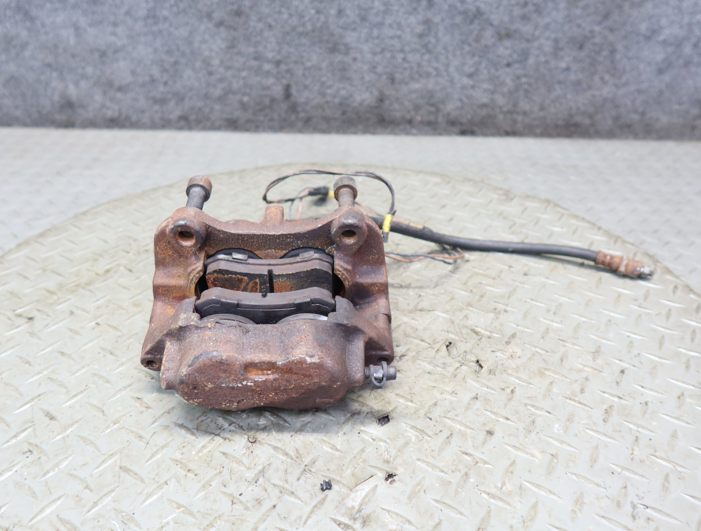 86-89 Mercedes R107 560SL Set of 2 Front Left & Right Brake Caliper OEM