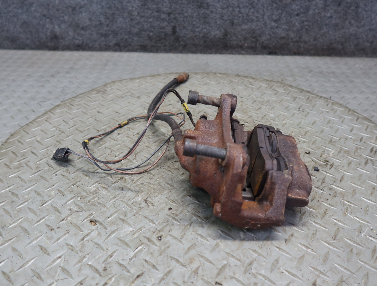 86-89 Mercedes R107 560SL Set of 2 Front Left & Right Brake Caliper OEM