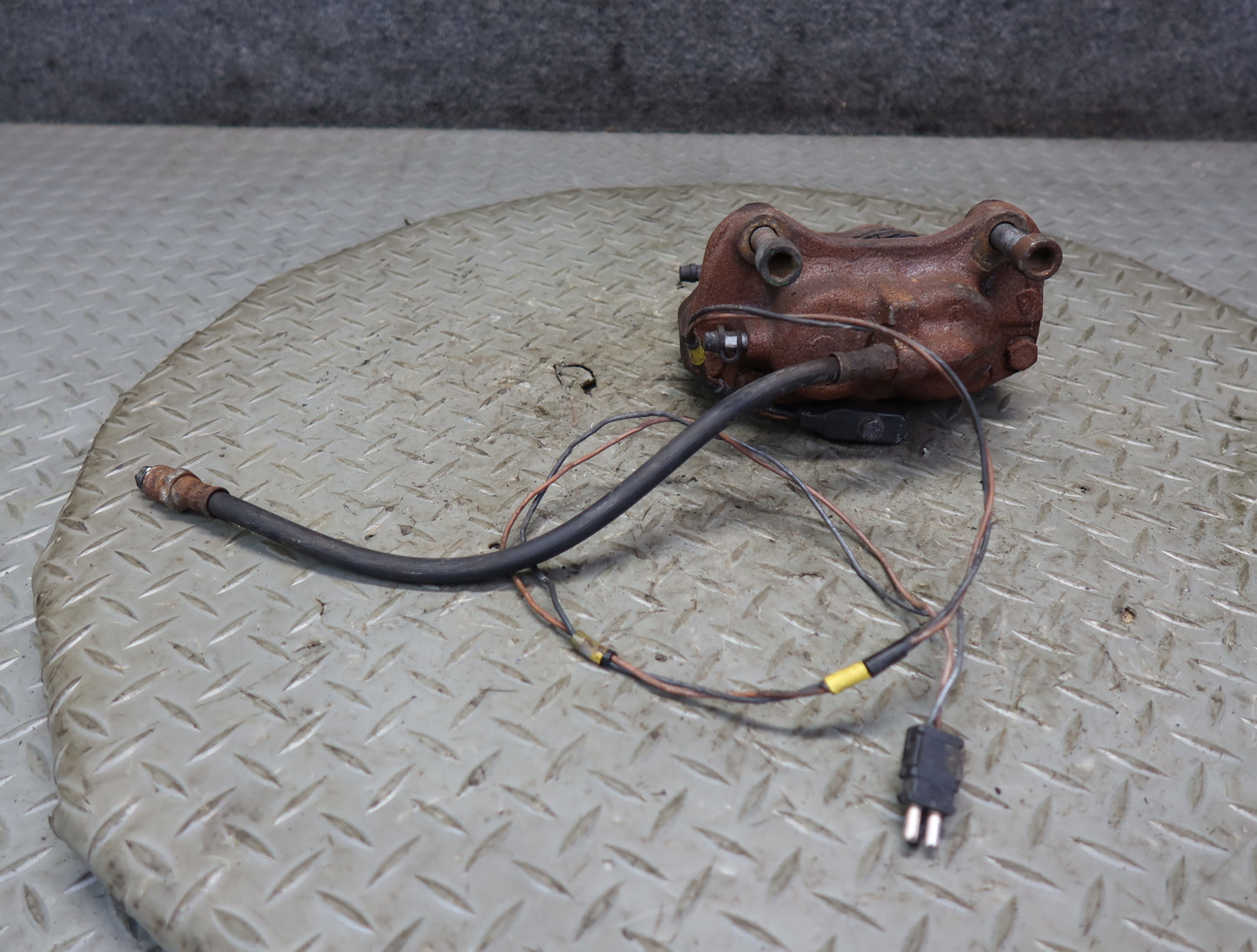 86-89 Mercedes R107 560SL Set of 2 Front Left & Right Brake Caliper OEM