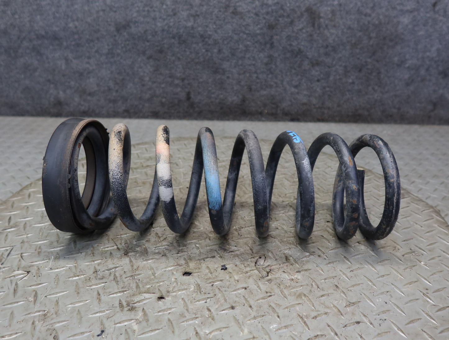 86-89 Mercedes R107 560SL Set of 2 Rear Left & Right Coil Spring OEM