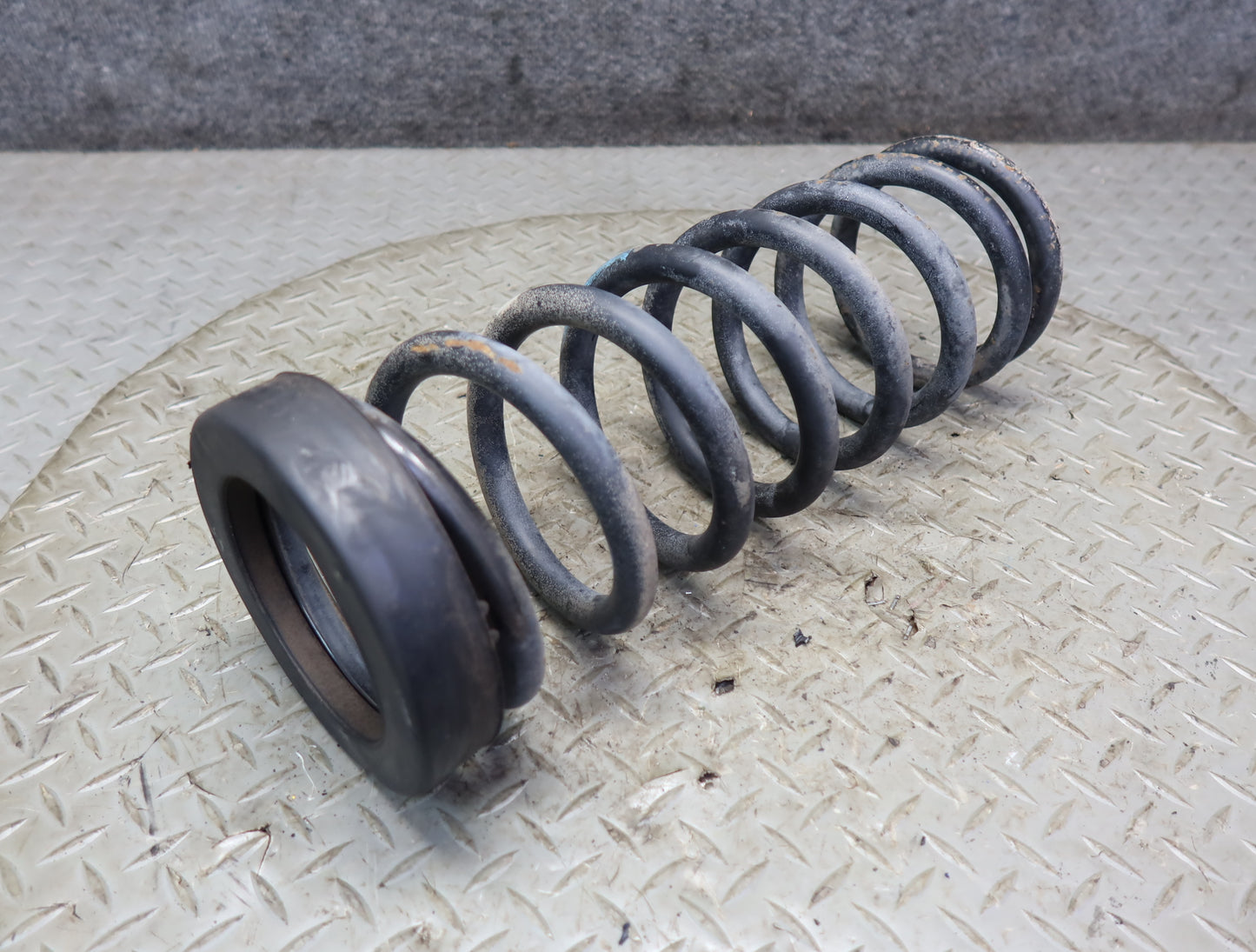 86-89 Mercedes R107 560SL Set of 2 Rear Left & Right Coil Spring OEM