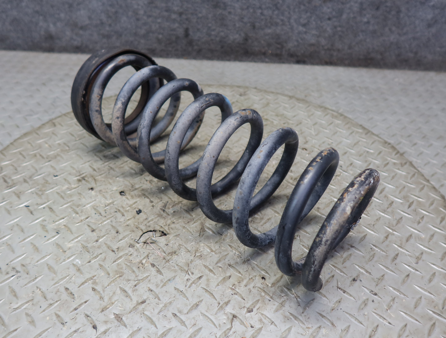 86-89 Mercedes R107 560SL Set of 2 Rear Left & Right Coil Spring OEM
