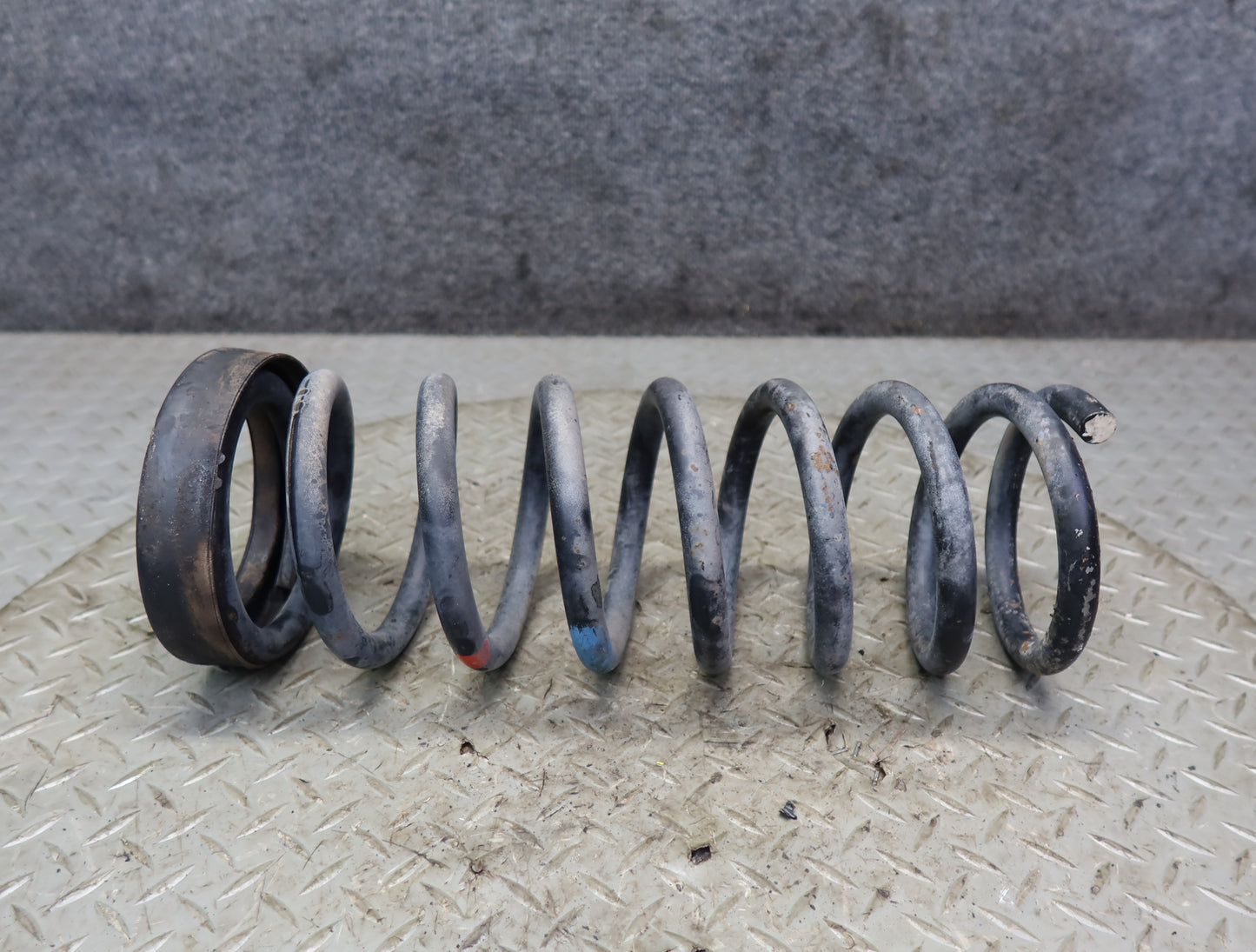 86-89 Mercedes R107 560SL Set of 2 Rear Left & Right Coil Spring OEM