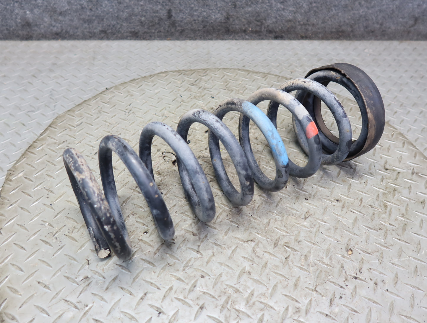 86-89 Mercedes R107 560SL Set of 2 Rear Left & Right Coil Spring OEM