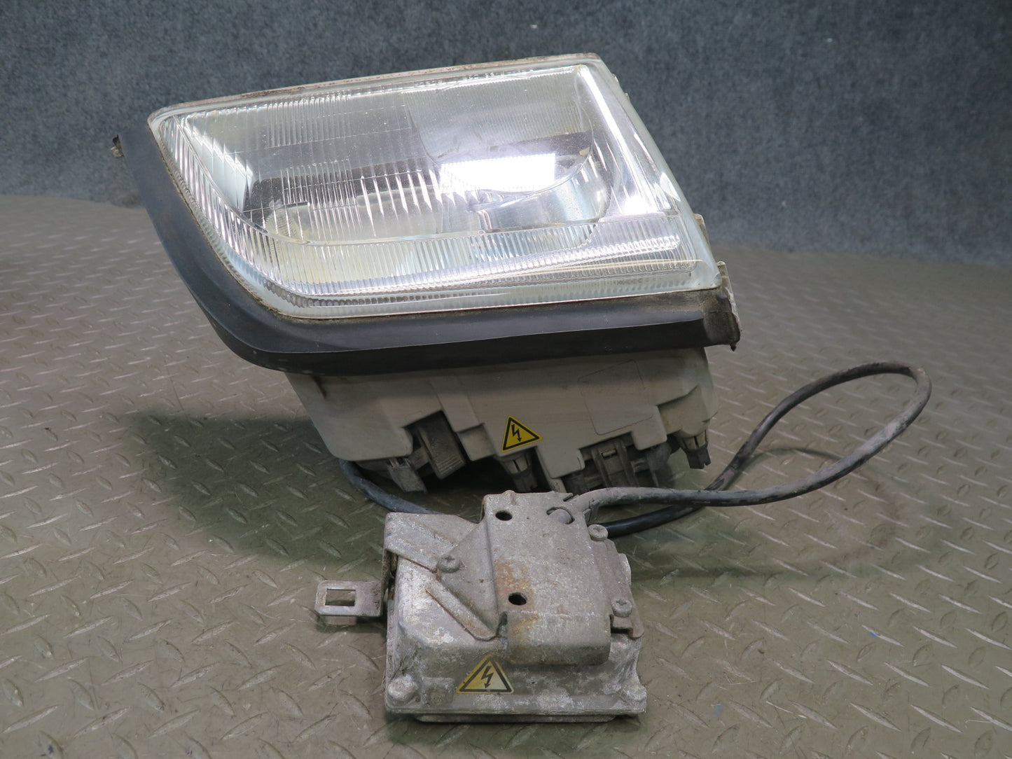 96-02 Mercedes R129 Front Right Xenon Headlight Lamp w Ballast OEM