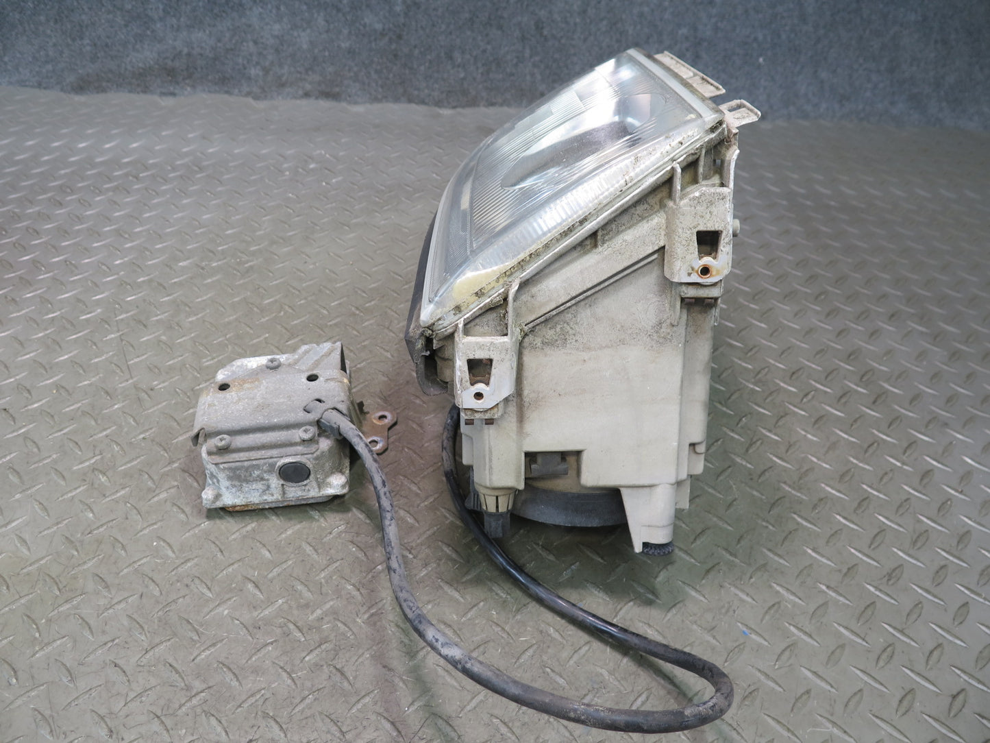 96-02 Mercedes R129 Front Right Xenon Headlight Lamp w Ballast OEM