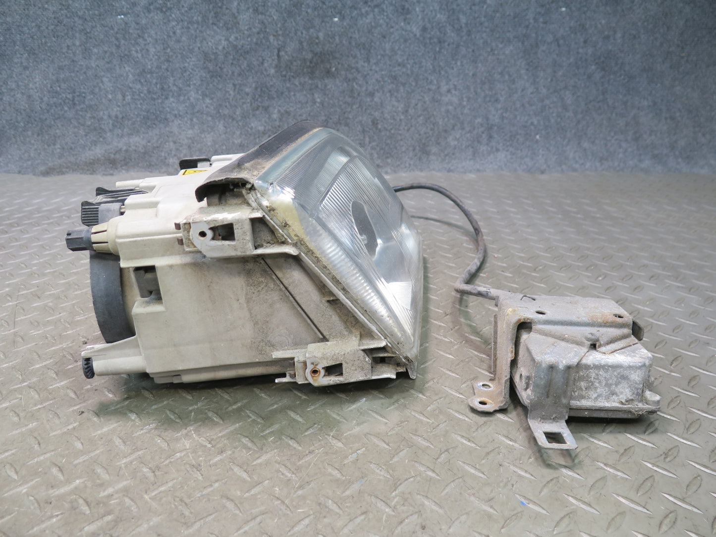 96-02 Mercedes R129 Front Right Xenon Headlight Lamp w Ballast OEM