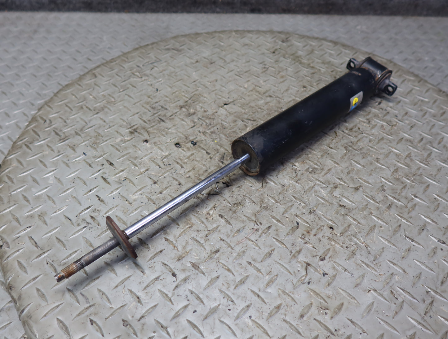 86-89 Mercedes R107 560SL Set of 2 Rear Left & Right Strut Shock Absorber