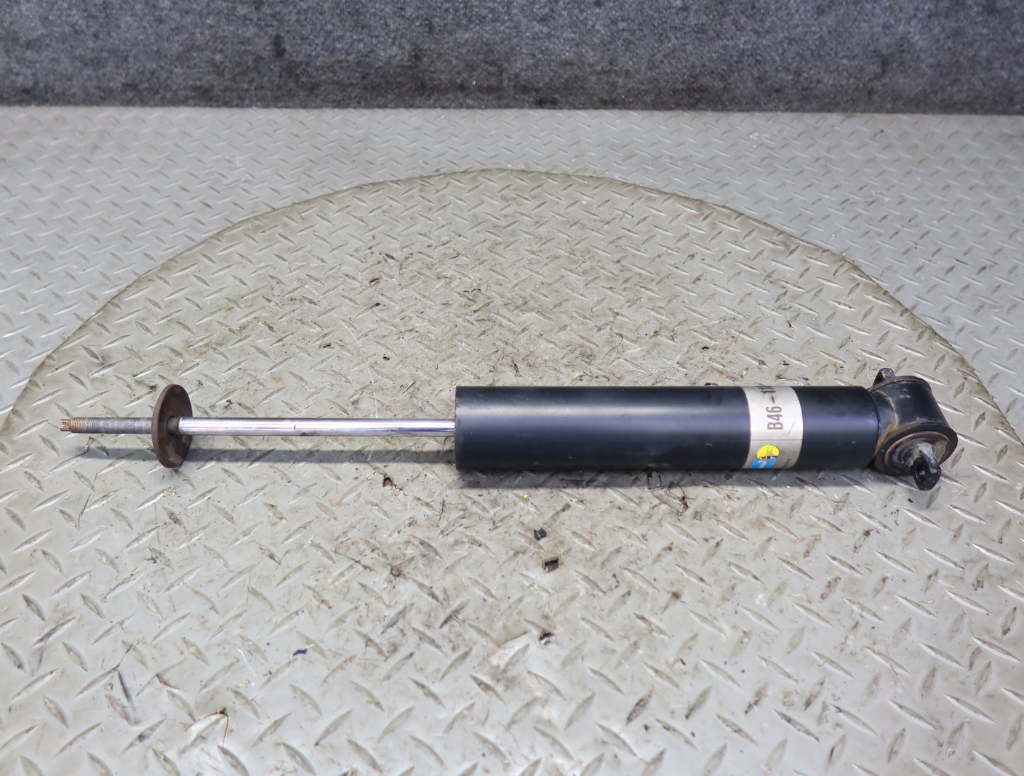 86-89 Mercedes R107 560SL Set of 2 Rear Left & Right Strut Shock Absorber