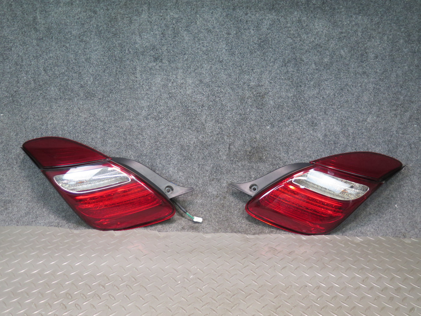 06-10 Lexus SC430 Rear Left & Right  Tail Light Taillight Lamp Set OEM