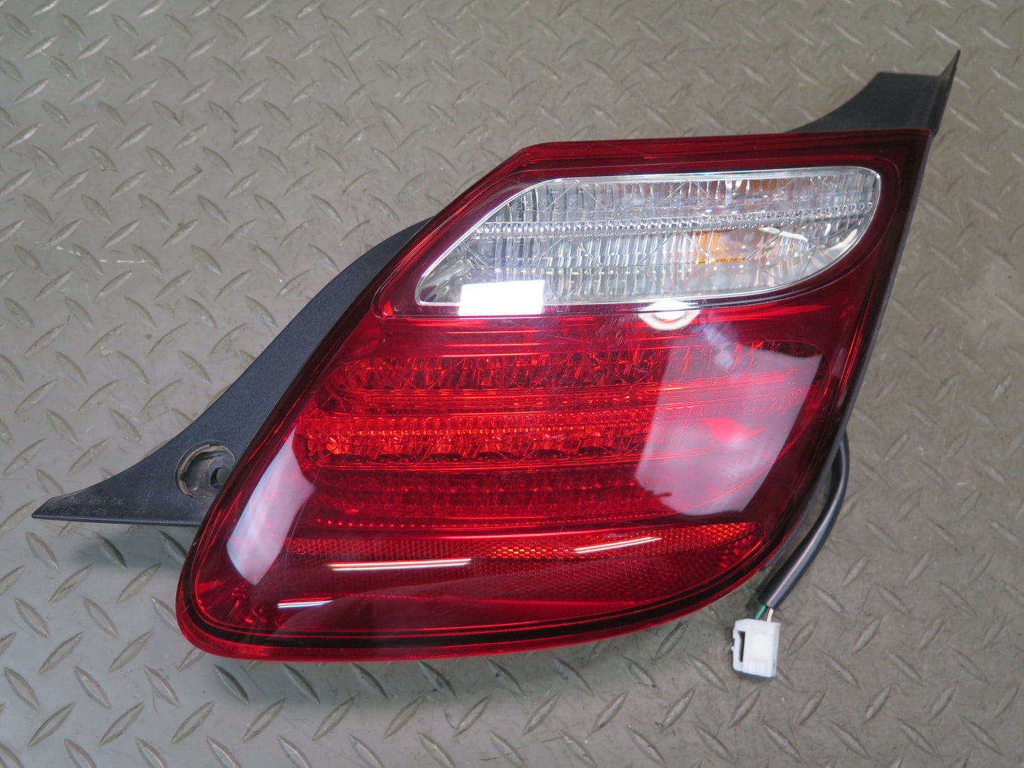 06-10 Lexus SC430 Rear Left & Right  Tail Light Taillight Lamp Set OEM