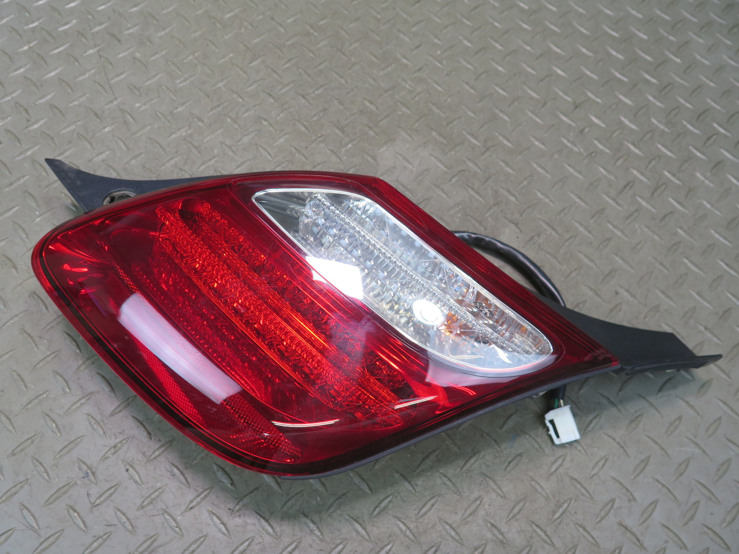 06-10 Lexus SC430 Rear Left & Right  Tail Light Taillight Lamp Set OEM