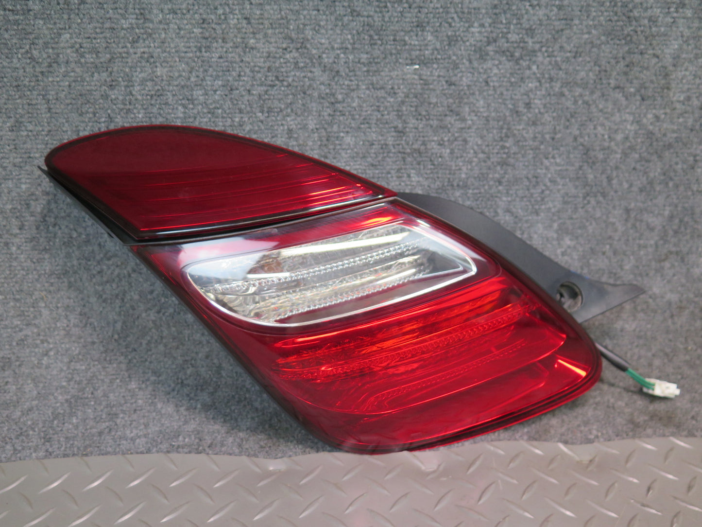 06-10 Lexus SC430 Rear Left & Right  Tail Light Taillight Lamp Set OEM