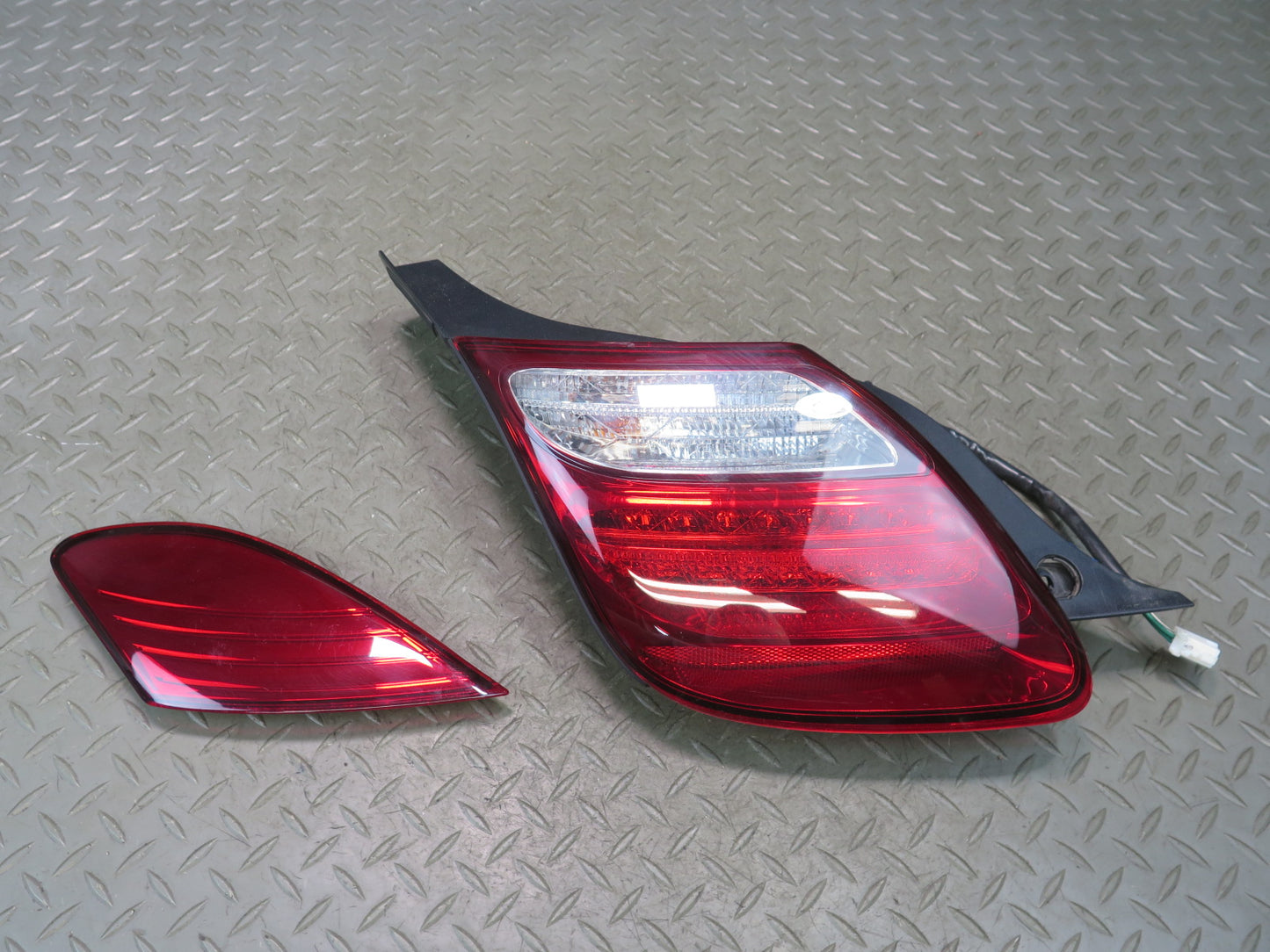 06-10 Lexus SC430 Rear Left & Right  Tail Light Taillight Lamp Set OEM