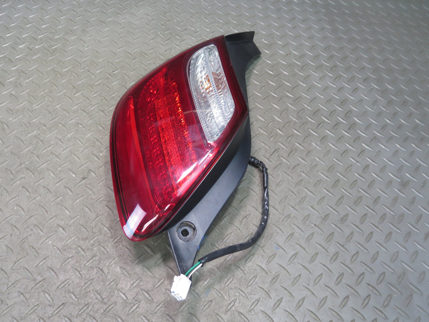 06-10 Lexus SC430 Rear Left & Right  Tail Light Taillight Lamp Set OEM