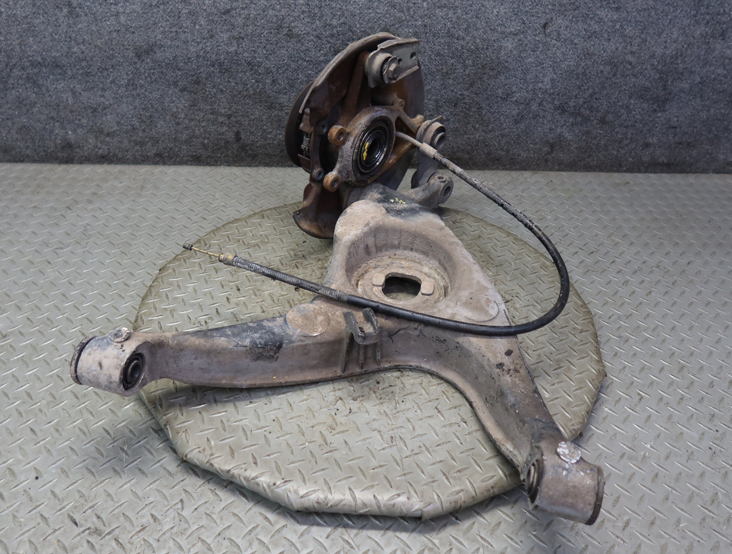 86-89 Mercedes R107 560SL Rear Right Trailing Arm Spindle Knuckle Wheel Hub OEM