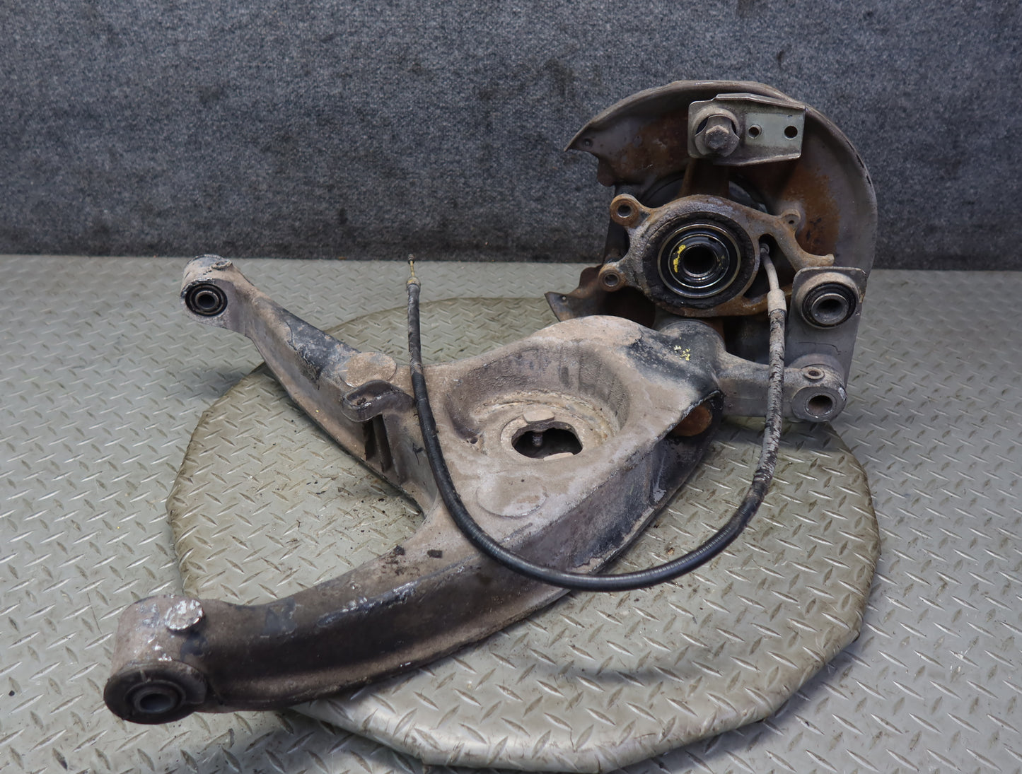 86-89 Mercedes R107 560SL Rear Right Trailing Arm Spindle Knuckle Wheel Hub OEM