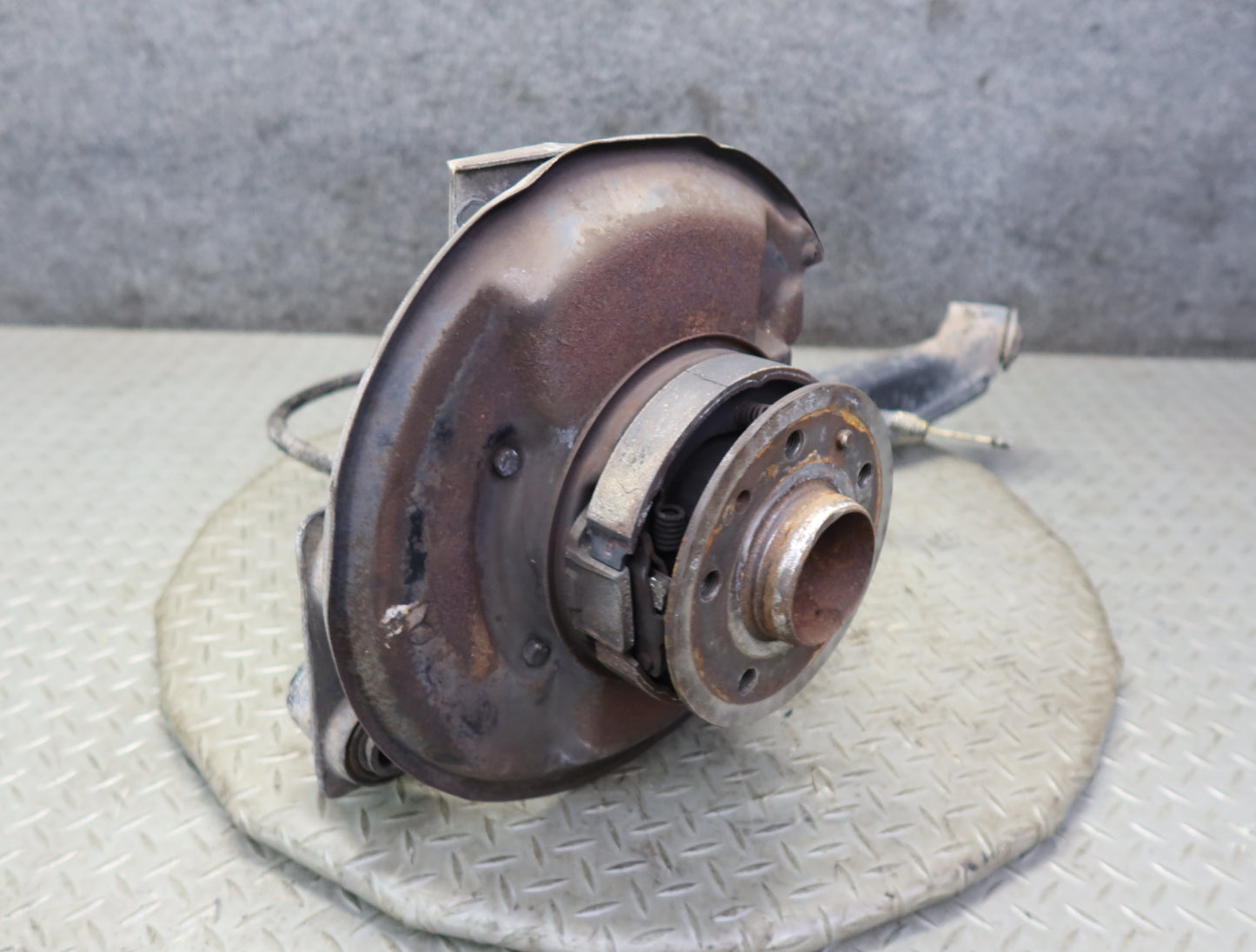 86-89 Mercedes R107 560SL Rear Right Trailing Arm Spindle Knuckle Wheel Hub OEM