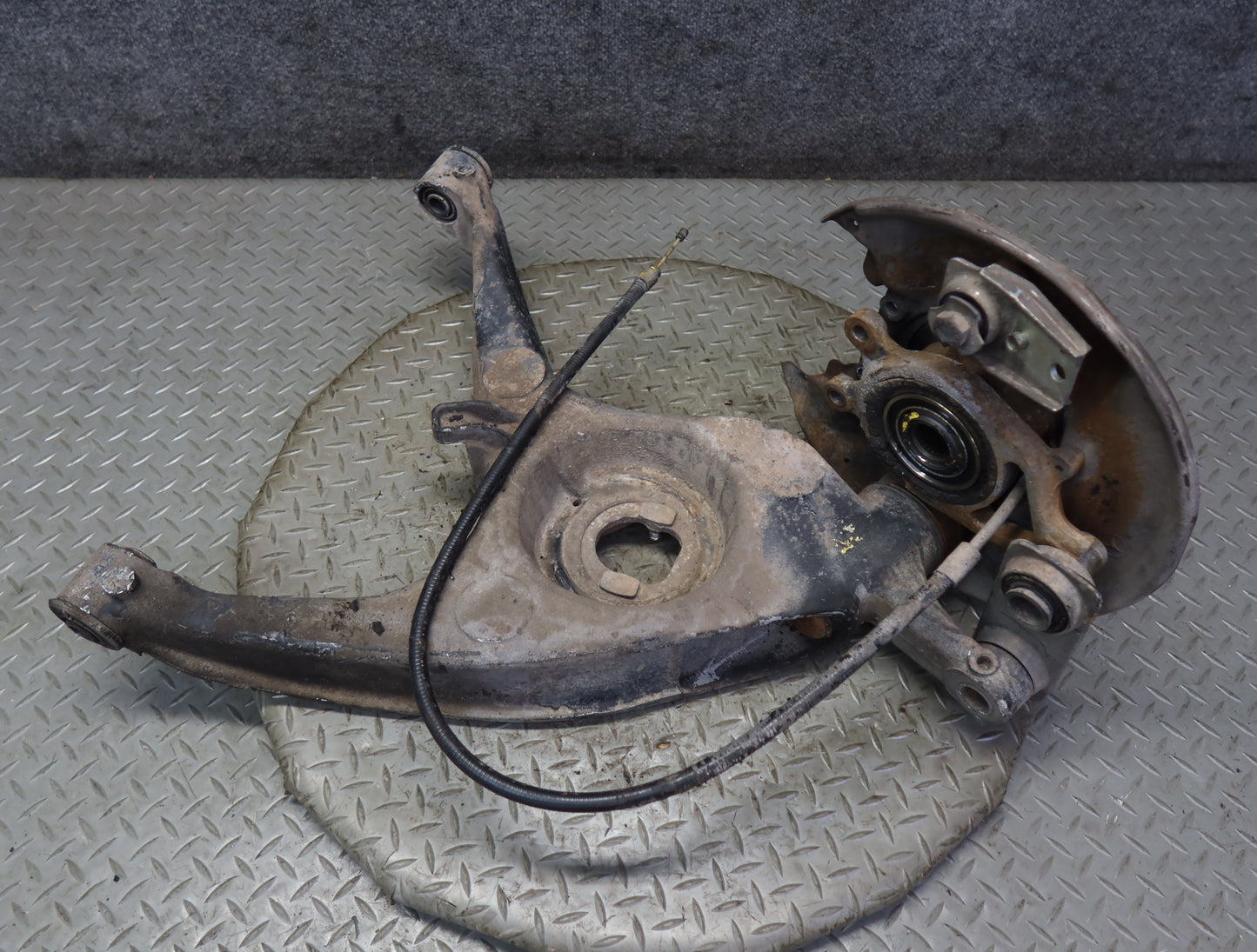 86-89 Mercedes R107 560SL Rear Right Trailing Arm Spindle Knuckle Wheel Hub OEM