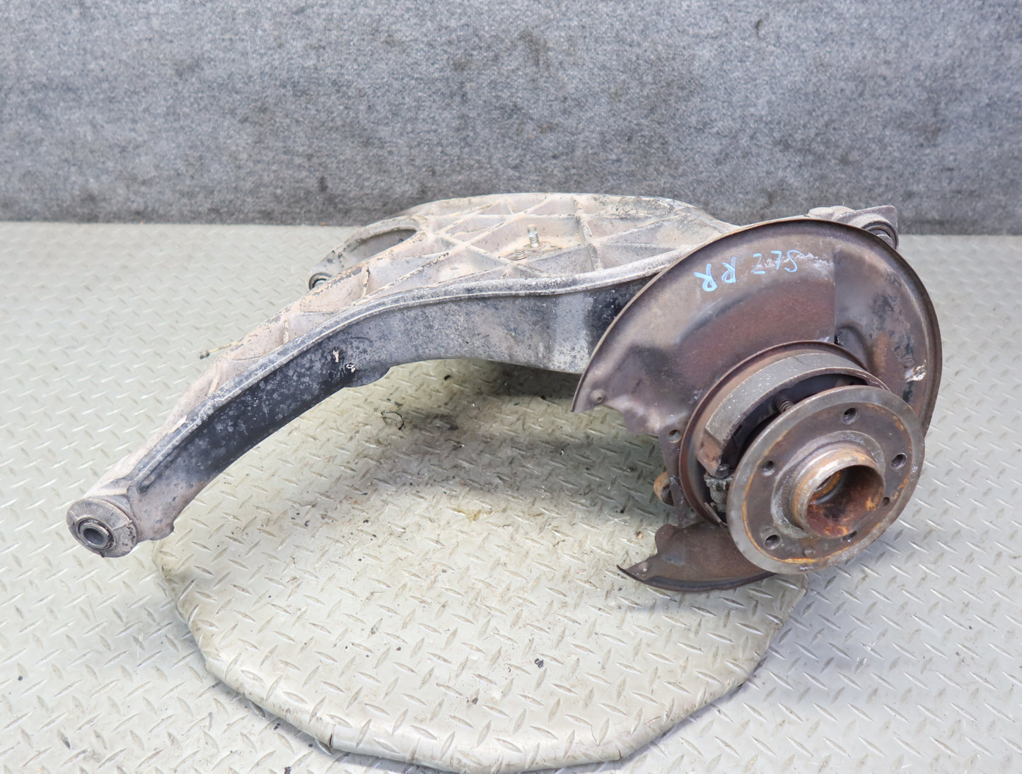 86-89 Mercedes R107 560SL Rear Right Trailing Arm Spindle Knuckle Wheel Hub OEM
