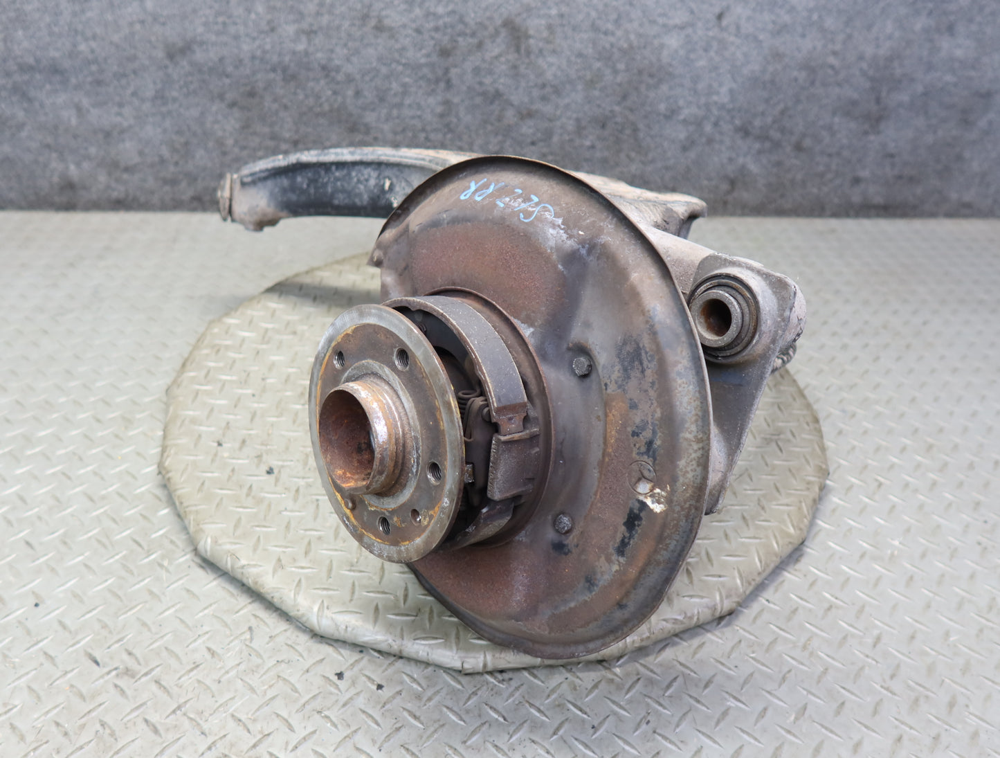 86-89 Mercedes R107 560SL Rear Right Trailing Arm Spindle Knuckle Wheel Hub OEM