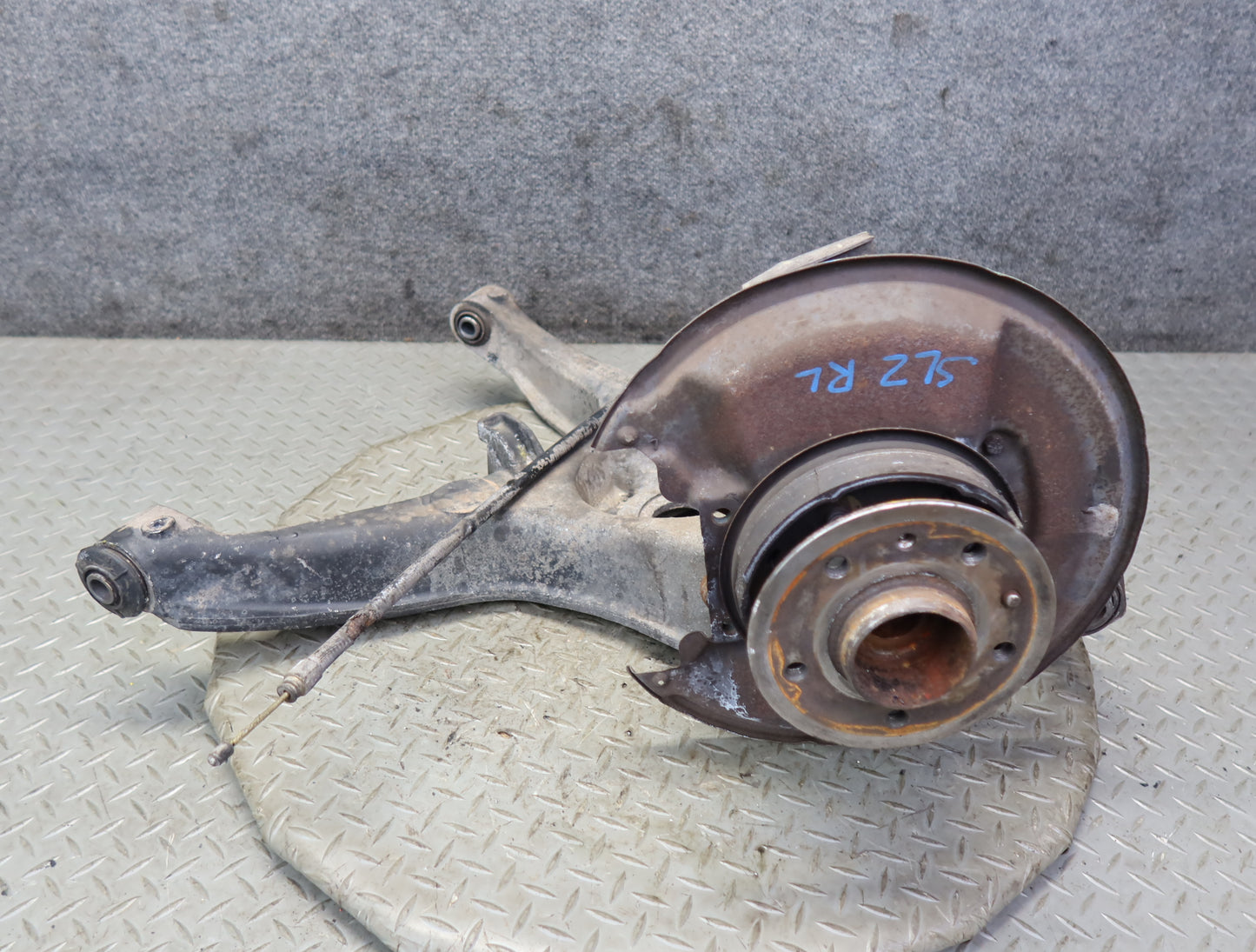 86-89 Mercedes R107 560SL Rear Left Trailing Arm Spindle Knuckle Wheel Hub OEM