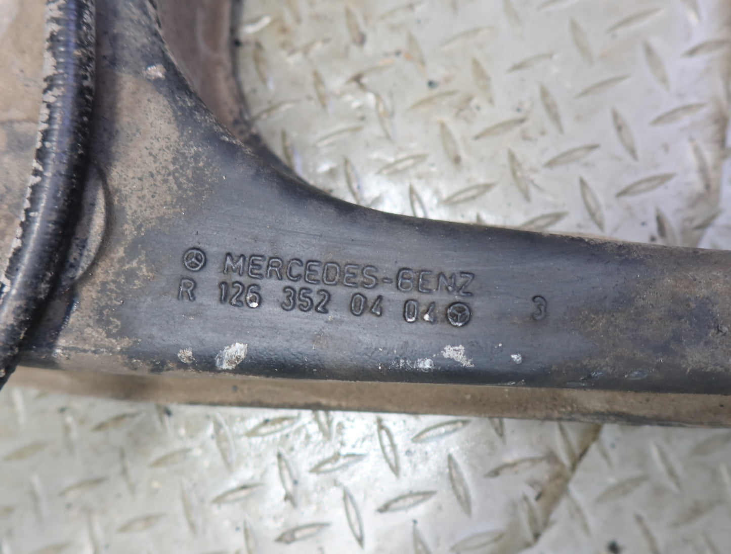86-89 Mercedes R107 560SL Rear Left Trailing Arm Spindle Knuckle Wheel Hub OEM