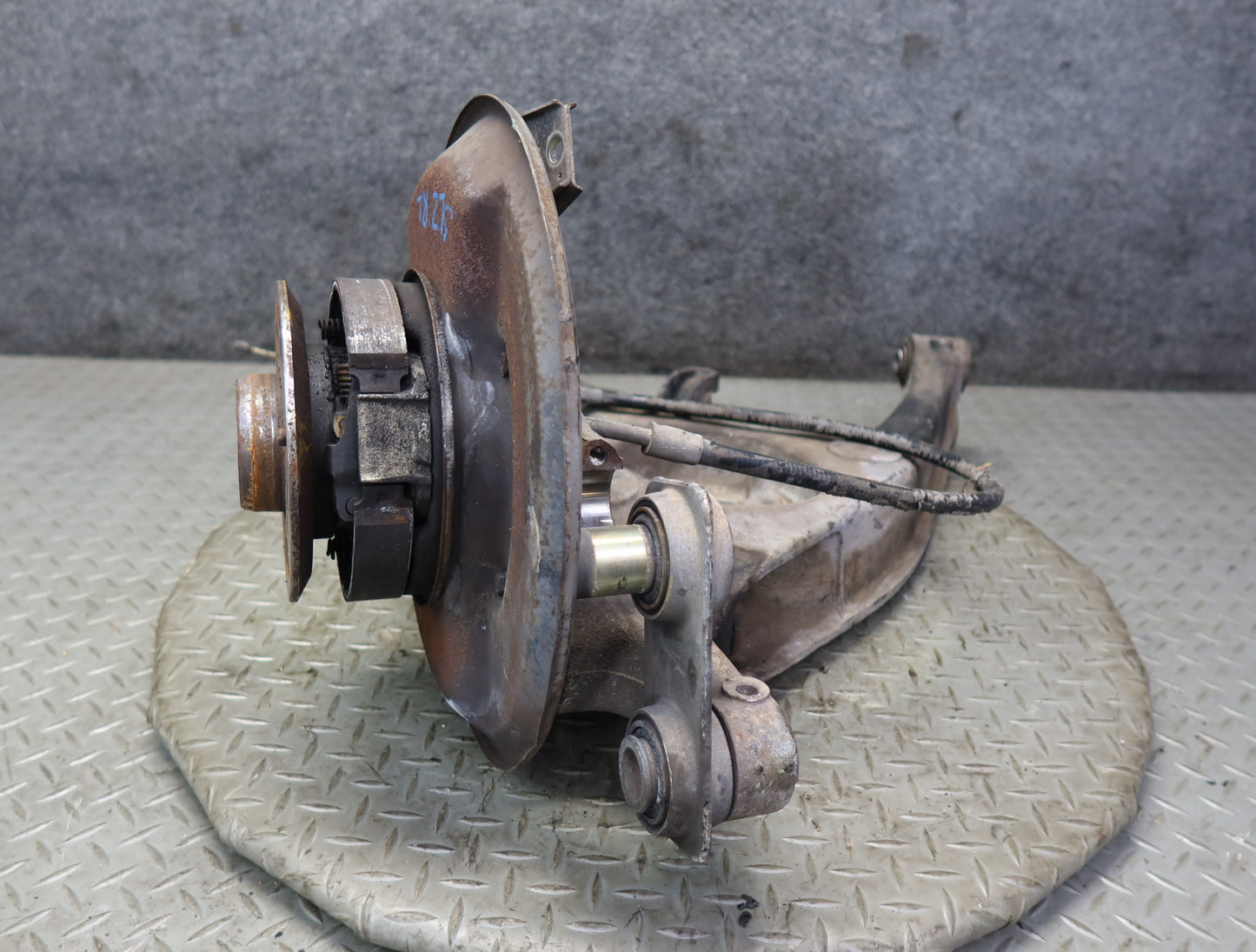 86-89 Mercedes R107 560SL Rear Left Trailing Arm Spindle Knuckle Wheel Hub OEM