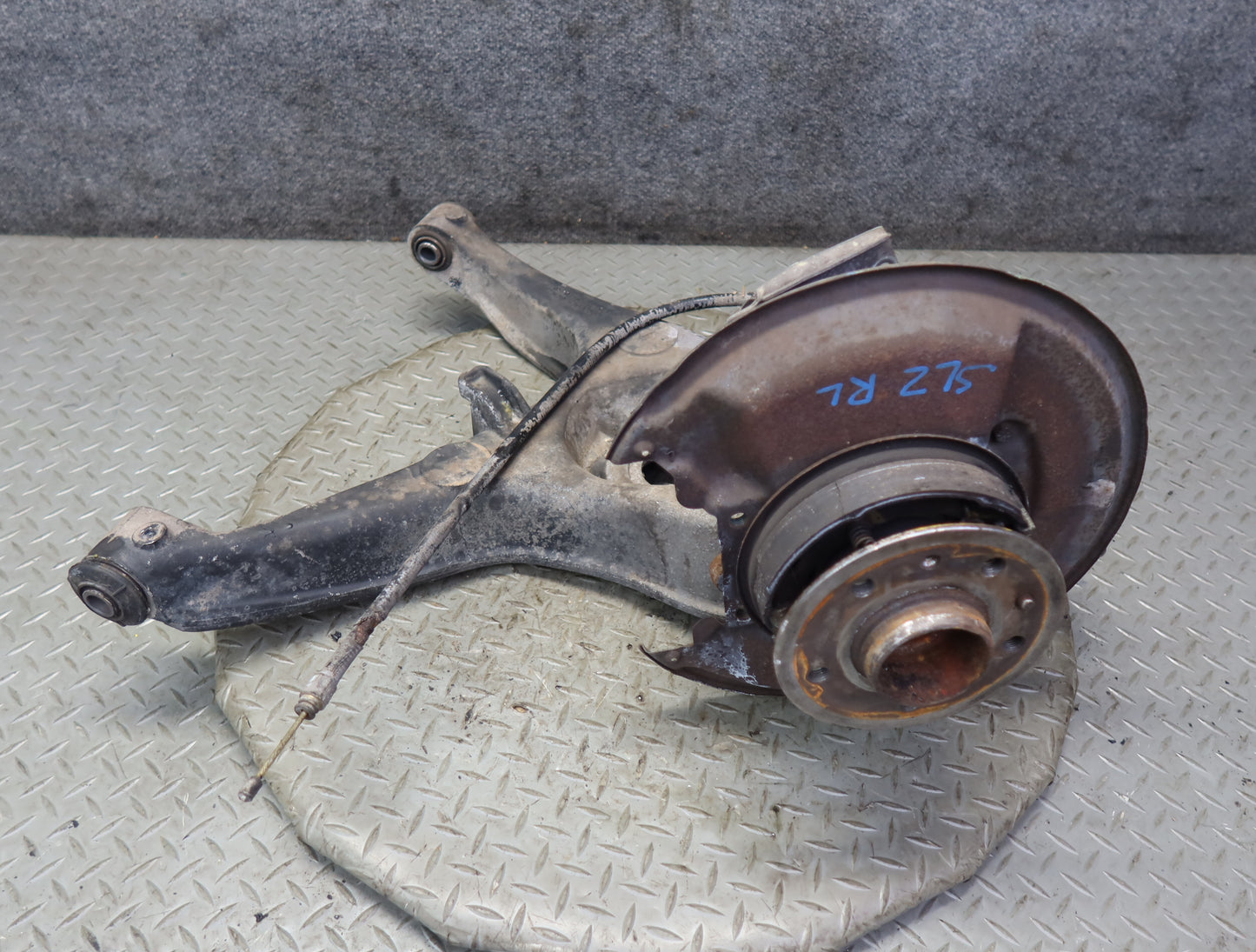 86-89 Mercedes R107 560SL Rear Left Trailing Arm Spindle Knuckle Wheel Hub OEM