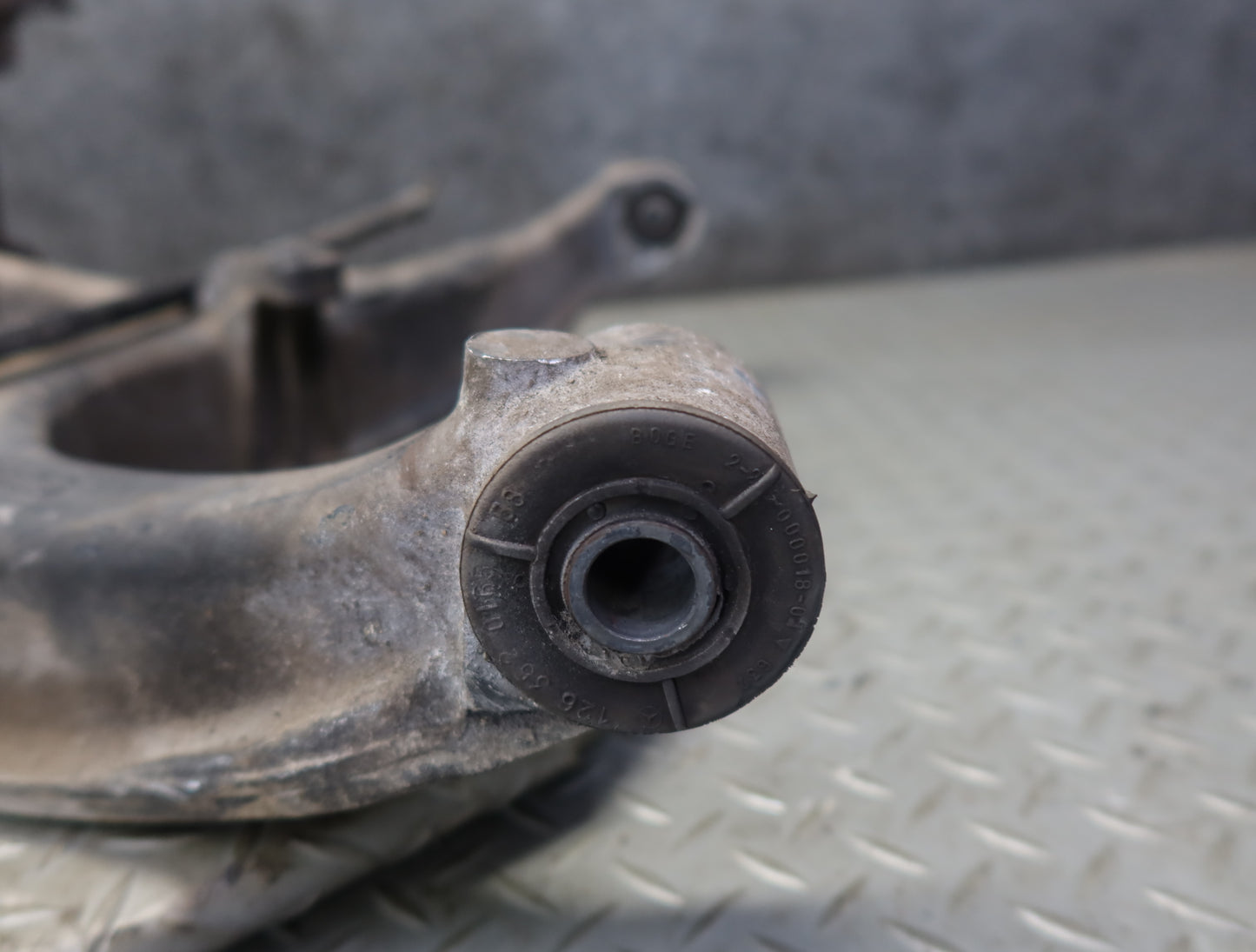 86-89 Mercedes R107 560SL Rear Left Trailing Arm Spindle Knuckle Wheel Hub OEM