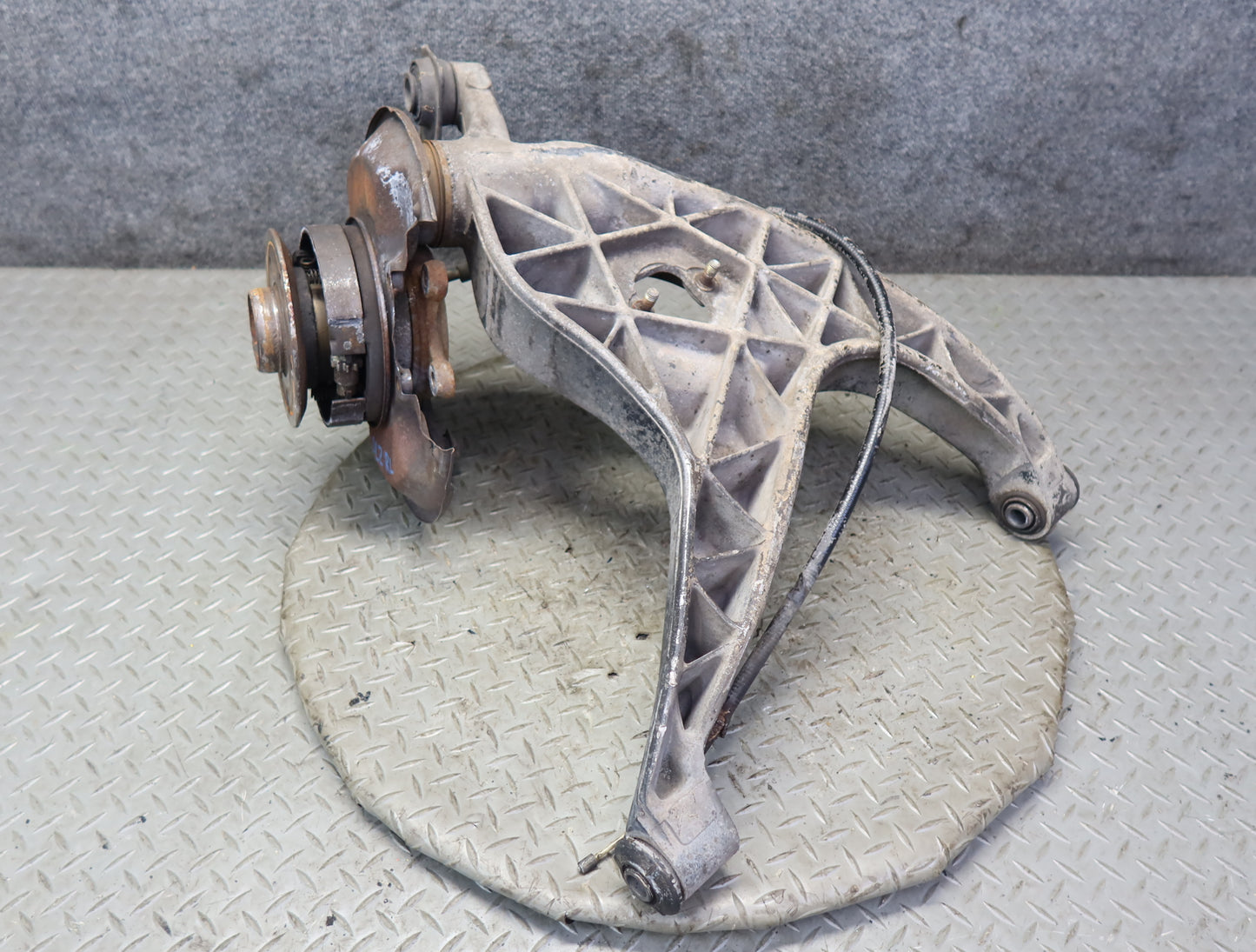 86-89 Mercedes R107 560SL Rear Left Trailing Arm Spindle Knuckle Wheel Hub OEM