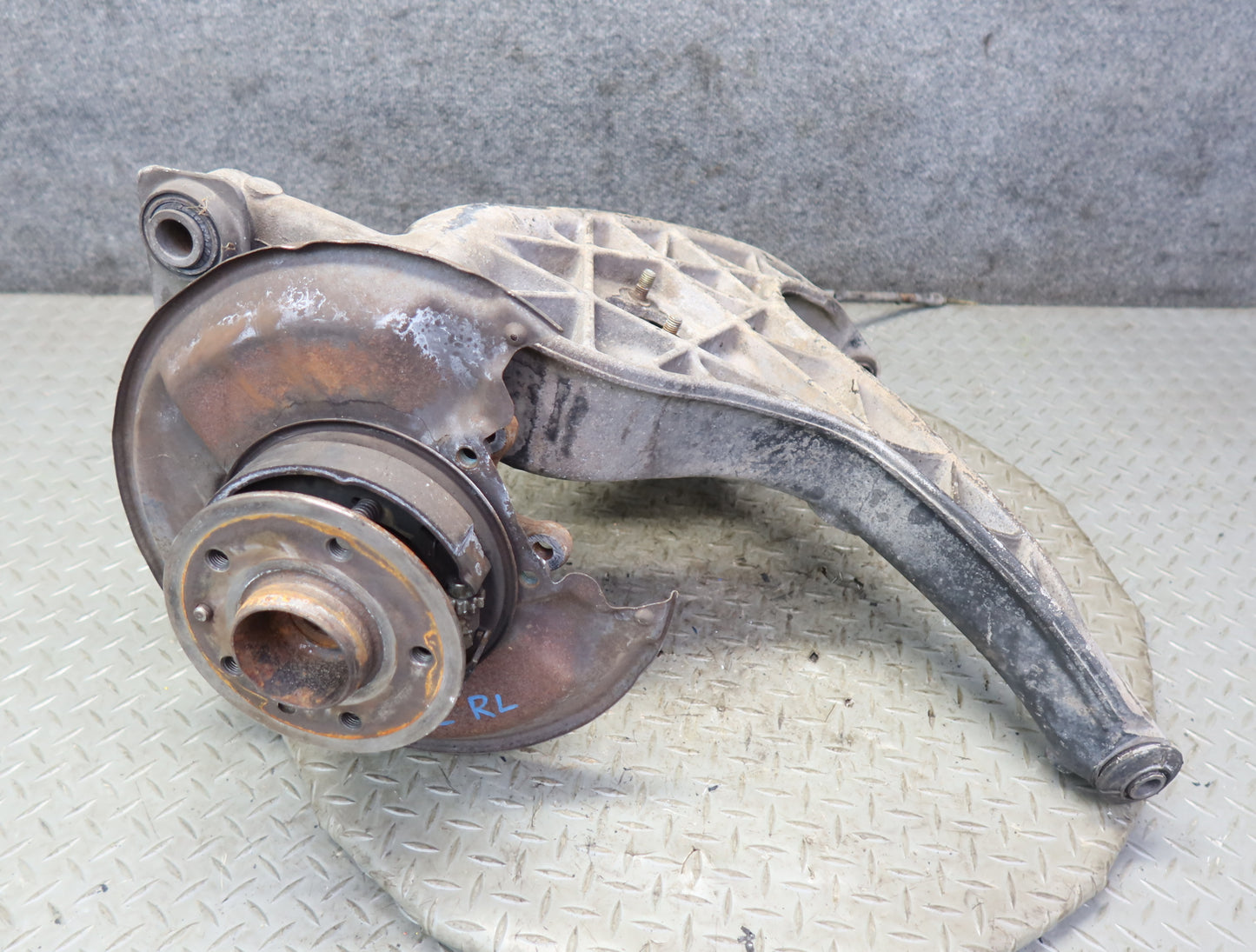 86-89 Mercedes R107 560SL Rear Left Trailing Arm Spindle Knuckle Wheel Hub OEM
