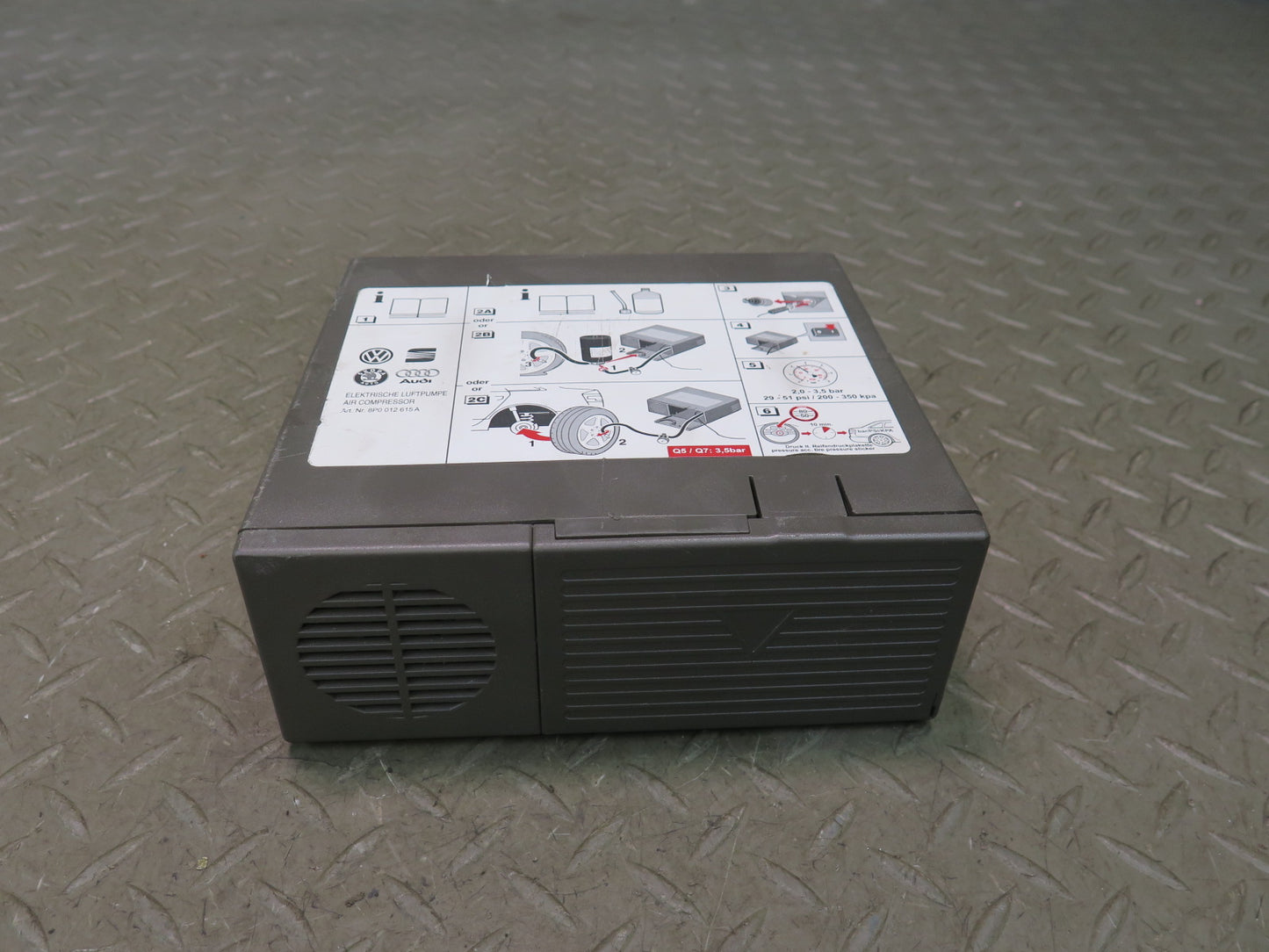 07-15 Audi 4L Q7 Emergency Tire Air Compressor Pump 8P0012615A OEM