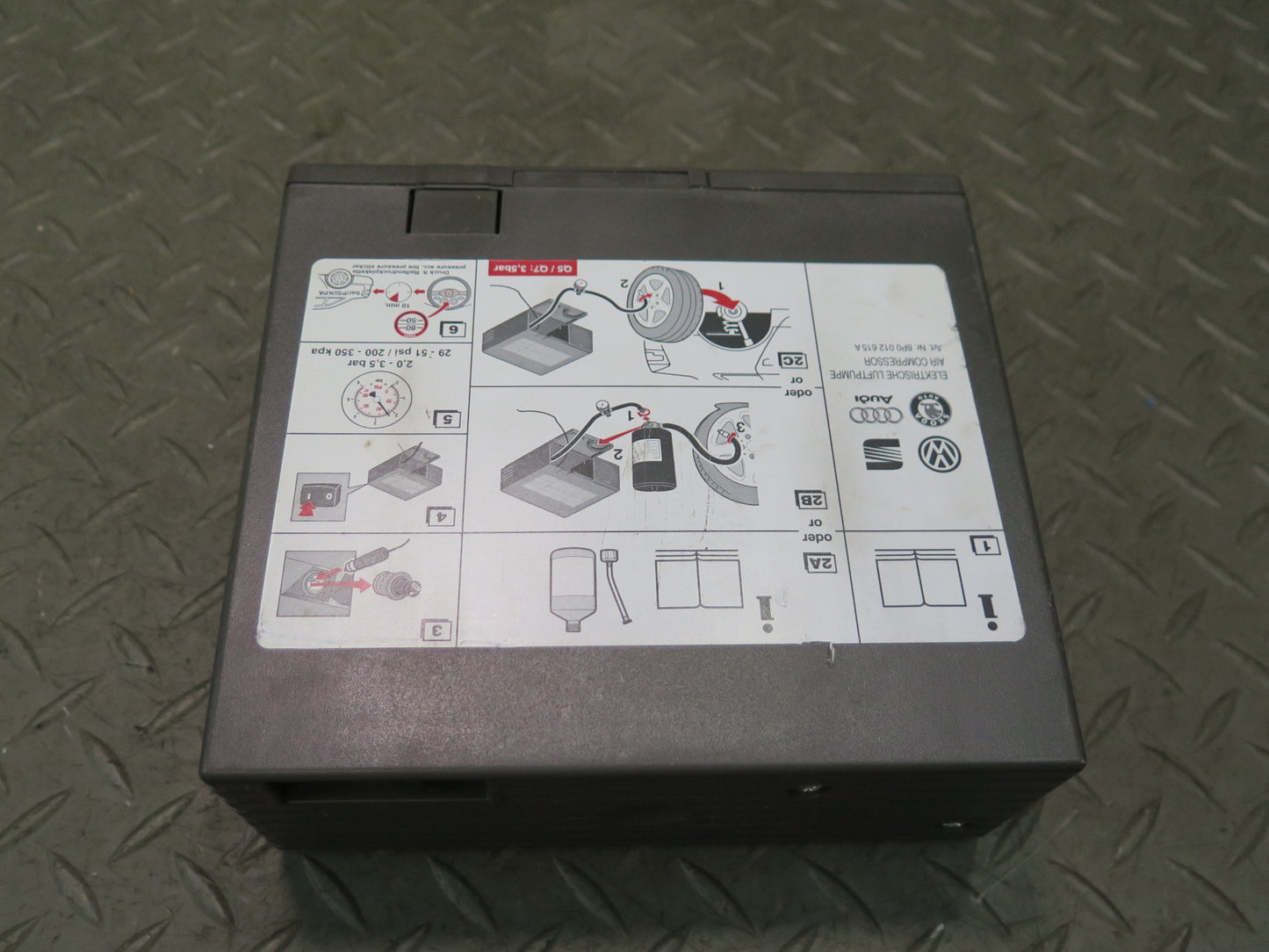 07-15 Audi 4L Q7 Emergency Tire Air Compressor Pump 8P0012615A OEM